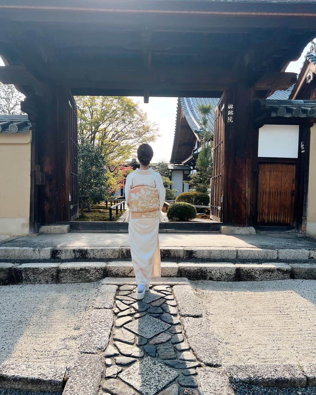 谷まりあさんのインスタグラム写真 - (谷まりあInstagram)「おおきに京都☺️🇯🇵 シンプルにシンプルに、、毎度京都に行くと感じること、、少しづつでも気付いたらふっと軽くなります🌱✨ それにしてもどのお庭もきれいでした。。またお邪魔します✨  今日もお疲れ様でした☺️」4月14日 21時13分 - mariaaaa728