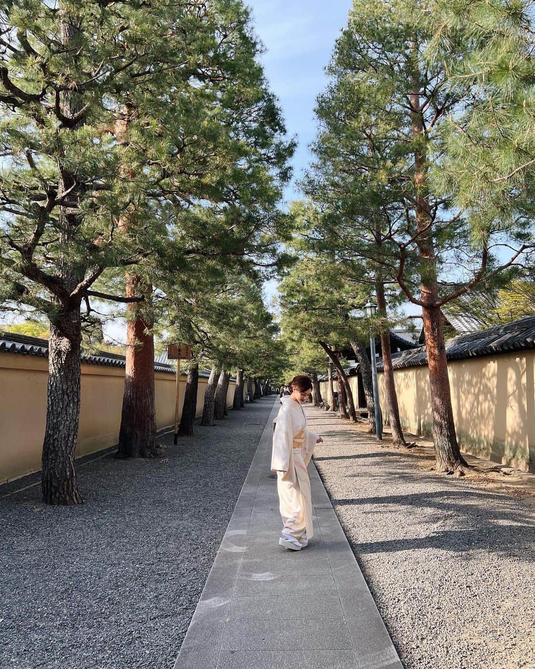 谷まりあさんのインスタグラム写真 - (谷まりあInstagram)「おおきに京都☺️🇯🇵 シンプルにシンプルに、、毎度京都に行くと感じること、、少しづつでも気付いたらふっと軽くなります🌱✨ それにしてもどのお庭もきれいでした。。またお邪魔します✨  今日もお疲れ様でした☺️」4月14日 21時13分 - mariaaaa728