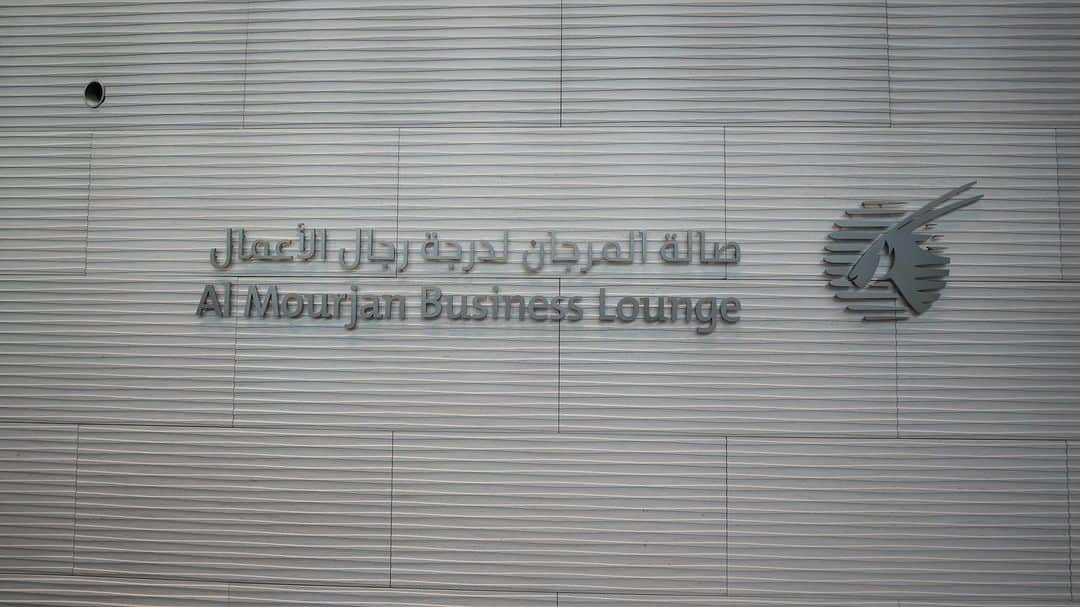 山本大希のインスタグラム：「2021年11月  ドーハにあるカタール航空のアルムルジャンビジネスラウンジ。本来はビジネスクラス搭乗者ラウンジでしたが、撮影日段階でエコノミークラス搭乗の上級会員でも利用可能でした。ハマド空港の開港当初に1度だけ利用した記憶が少しありますが、ものすごいラウンジでした。ANAやJALの国際線ラウンジよりも全然レベル高め。ファーストクラスラウンジも別にあるので近々行ってみようかと思います。  #カタール #カタール航空 #ドーハ #ラウンジ #ビジネスクラス #qatar #qatarairways #lounge #almourjanlounge #bussinessclass #アルムルジャンビジネスラウンジ #寿司 #ステーキ   #海外 #海外旅行 #海外旅行好きな人と繋がりたい #海外旅行記 #海外旅行大好き #海外旅行好き #旅行 #旅 #旅行好きな人と繋がりたい #旅スタグラム #ınstagood #チャンネル登録お願いします #インスタ映え #インスタ映えスポット #インスタ映えするやつ #instagram #instapic」