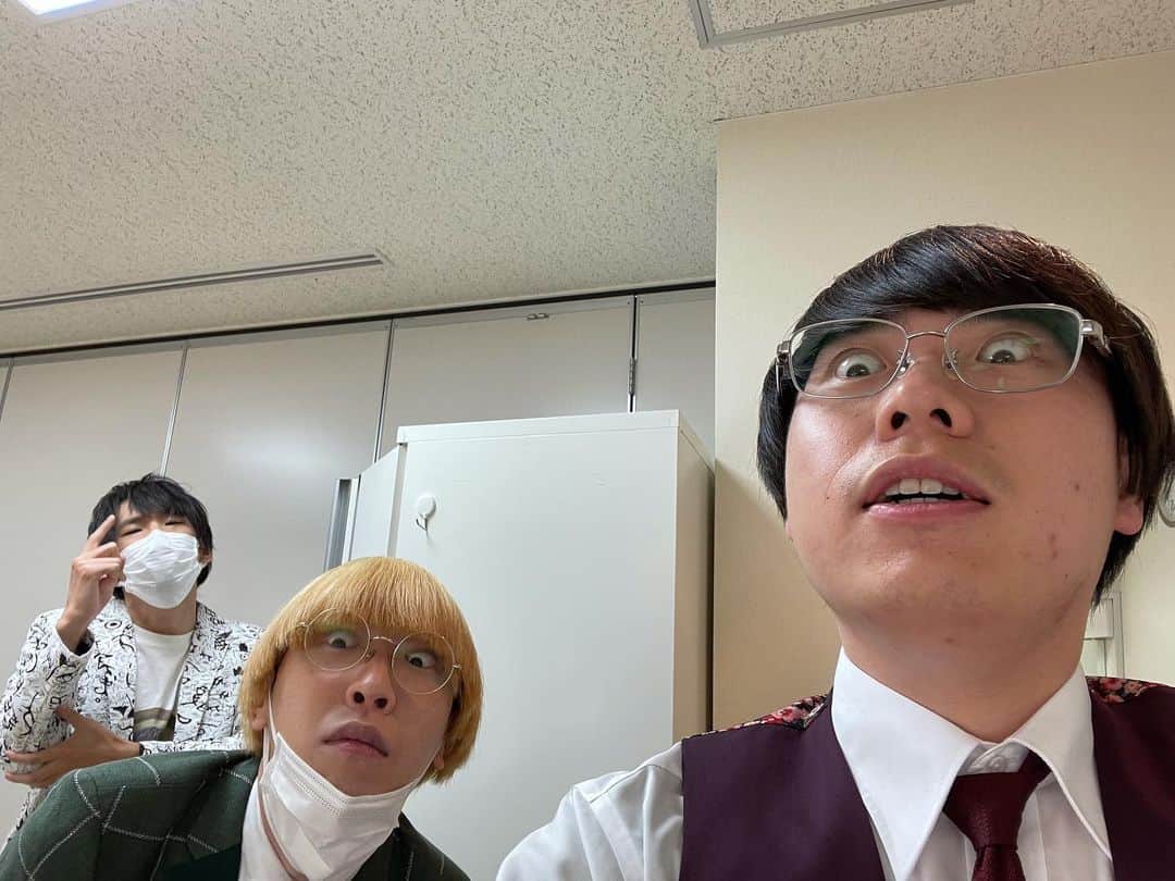 せめる。さんのインスタグラム写真 - (せめる。Instagram)「㊗️10枚たまった㊗️ #目ガンギマリキューティクル兄弟 #お兄ちゃん #ガク さん #いつもお世話になってます。 #最初は初々しい #終盤は慣れてきた #言うとしたら僕 #記念 #いいねせんかい」4月14日 21時24分 - semeru.momo