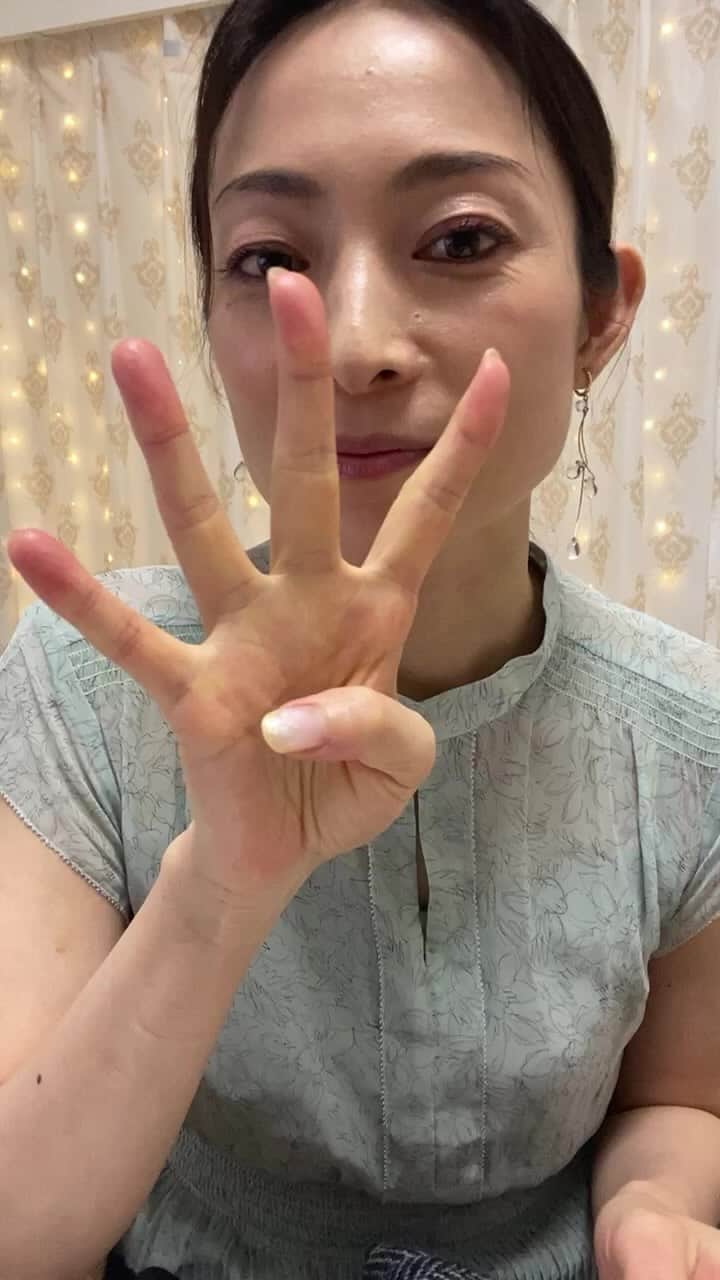松本英子のインスタグラム：「松本英子〜23rd Anniversary Live〜 2022年6月4日(土)  出演:松本英子(Vo.)光永亮太(Gt.)井上薫(Key.)ハピネス徳永(Ba.)平里修一(Dr.)田中雪子(Cho.)and more  会場:RESTAURANT&BAR DisGOONieS 東京都中央区銀座3-3-1 ZOE銀座 B1F https://disgoonies.jp  ［1st］ 開場14:00  開演15:00（16:30終演予定） ［2nd］ 開場18:00  開演19:00（20:30終演予定） ※まん延防止等重点措置などが発出された場合、開演時間が変更となる場合がございます。  チケット料金(1drink代込み): 通常チケット6,500円 ディナーBOX付チケット11,000円  チケット受付開始4月26日(火)22時〜」