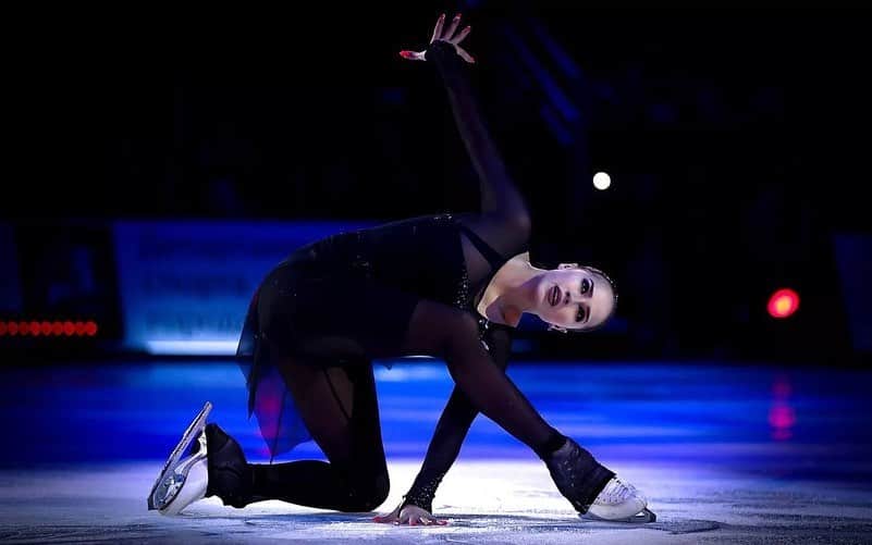アリーナ・ザギトワのインスタグラム：「🖤」