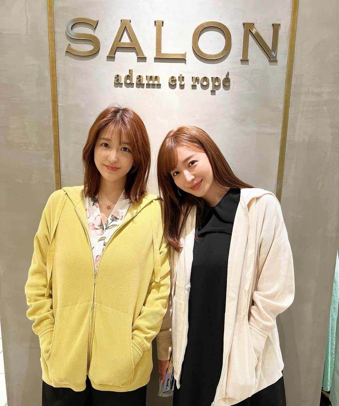 葉加瀬マイさんのインスタグラム写真 - (葉加瀬マイInstagram)「@salonadametrope  ラウンジウエアシリーズ［Creamy Cotton(クリーミーコットン)］の新作のお披露目会に渉と行ってきたよ👭オーガニックコットンが使用されててお肌にも優しく、さらに肌ざわりが最高✨着た時の優しく包まれる感がとても気持ち良いです❤️お揃いでパーカーをゲット🥰私は息子が好きな黄色にしました🍌 ワンピースにもあわせて着るのも楽しみ🥺 @salonadametrope_shinjuku  #creamycotton #クリーミーコットン #salonadametrope #サロンアダムエロペ #新宿ニュウマン」4月14日 22時27分 - m.hakase