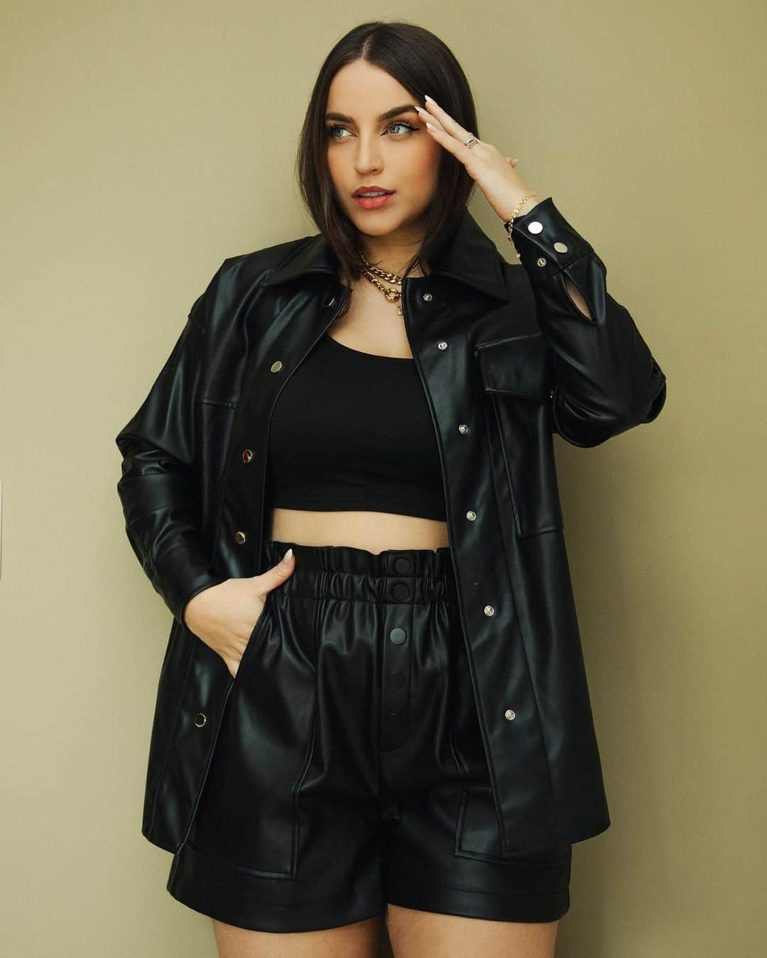 Bruna Unzuetaのインスタグラム：「Deixe sua legenda após o bip.  Bip….」