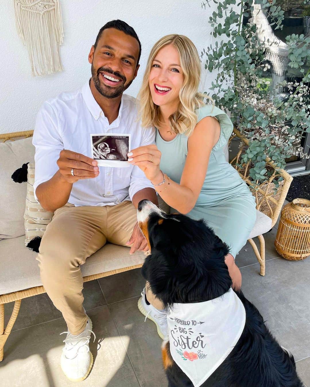 マーヴィン・マティプのインスタグラム：「2 + 1  Coming soon: 👶🏽 #❤️ #family #Familie #Baby #Nachwuchs #🤰🏼#PeppawirdSchwester #Babygirl #mädchen #happy #verrücktezeit #alleinunterfrauen #neuzugang」