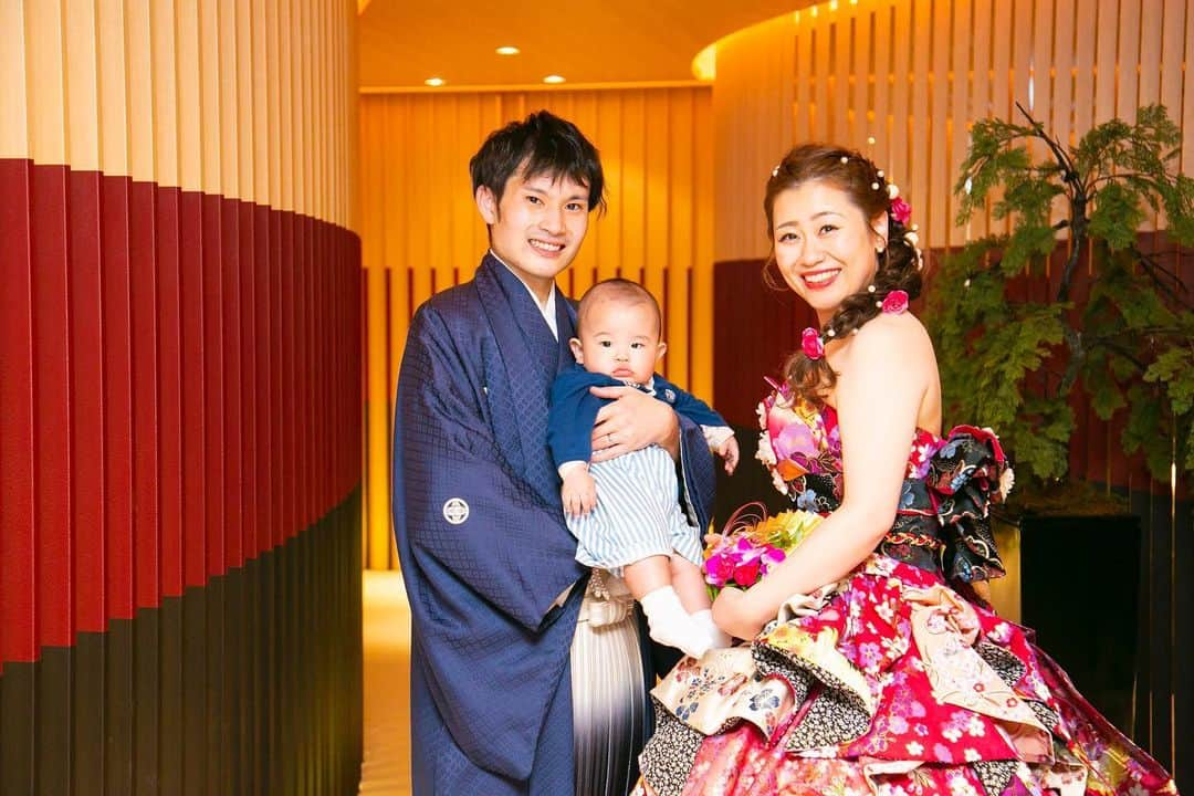 ホテル国際21のインスタグラム：「※ ホテル国際21 wedding  無事にお開きになりました😃 可愛いお子様と末長くお幸せに💖  ブライダルメニュー無料試食付き相談会開催中！ お気軽にお問い合わせください。  ♥｡･ﾟ♡ﾟ･｡♥｡･ﾟ♡ﾟ･｡♥｡･ﾟ♡ﾟ・。゜♥｡ﾟ♡ﾟ･｡♥｡･ﾟ♡ﾟ･｡♥｡･ﾟ♡ﾟ･｡♥｡. . ブライダルフェア受付中です🎉 ご予約は @hotelkokusai21_bridal の HPから出来ます🌟 . ｡♥｡･ﾟ♡ﾟ･｡♥｡･ﾟ♡ﾟ･｡♥｡･ﾟ♡ﾟ・。゜♥｡ﾟ♡ﾟ･｡♥｡･ﾟ♡ﾟ･｡♥｡･ﾟ♡ﾟ･👰🤵✨  . #ホテル国際21　#ウェディング　#ホテルウェディング　#ブライダル　#長野　#長野結婚式　#長野市結婚式　#長野花嫁 #長野県　#長野市　#結婚式場　#結婚式　#披露宴会場　#チャペル　#衣裳　#ウェディングドレス　#タキシード　#コーディネート　#ヘアメイク　#花嫁ヘア　#花嫁メイク　#ブーケ　#ウェディングケーキ　#全国のプレ花嫁さんと繋がりたい　#花嫁　#プレ花嫁　#卒花　#前撮り　#後撮り　#wedding」