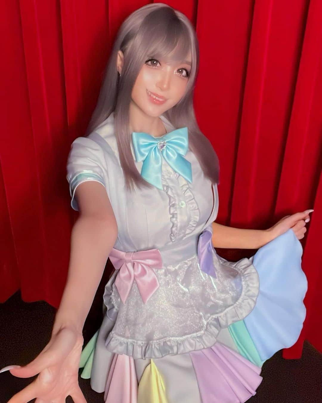 のインスタグラム：「🤍土曜日は渋谷で会おうね🤍  🎀#まいふぇいぶ ×カモミール🎀 4月16日(土) 13:00〜21:00 1時間1,000円＋1ドリンク 場所は神宮通りにあるパセラの地下1F  🎤時間ごとにライブステージあり🎤  🍞コラボのハニトー・オリカク🥂  🍖フードやドリンク590円〜🍣  🔽カフェイベ詳細🔽 https://lineblog.me/chamiblog/archives/2898099.html カモミールのブログchamiblogに詳細載せてるのでチェックよろしくお願いします〜！  いよいよ明日はまいふぇいぶで はじめての 一日店長カフェイベントですッッ  参加の人は参加申し込みしましたかー？  当日の空き状況によっては当日来店でも 入れる時間帯あるので 当日参加も気軽におまちしてます🌼🌼  🍹1ドリンクオーダー制（590円～）🍹 過去にカモミールがカフェイベした中でも 一番リーズナブルなイベントなので この機会に気軽に会いに来てほしいな！！  🎤ライブステージ🎤 14:30〜ジョジョシリーズ(空条) STONE OCEAN ジョジョその血の記憶  15:30〜着せ恋シリーズ 燦々デイズ  16:30〜ジョジョシリーズ(ジョースター) ジョジョその血の運命 Great Days  17:30〜弱虫ペダルシリーズ ケイデンス  18:30〜当日分のリクエスト受付タイム  🍞コラボメニュー🥂 ・カモミールコラボドリンク 1ドリンクにつき1特典プレゼントッッ ・カモミールコラボカクテル 1ドリンクにつき1特典プレゼントッッ ・カモミールハニトープレート カモミールは初めてハニトーになりますッッ ハニトーは全部で3種類！コンプリートして欲しいッッ ・まいふぇいぶオリジナルシャンパン まいふぇいぶのカモミールオリシャン残り1本  そして  なんと  今回もスペシャルなキャスト登場ですッッ みんな大好きイエムラさん  まいふぇいぶのイエムラさんは ここでしか見れないめっっちゃレアです🤍  イエムラさんオタクの方も気軽に会いにきて めっっちゃかわイエムラさん目に焼き付けて！  イエムラさんやカモミールに キャスドリプレゼントやチェキもできるよ！！  ライブステージは2人で歌う曲もあるので 楽しみにしててほしい🤍🤍🤍🤍🤍  2人でステージ立ってライブするのは 人生で初めての挑戦 なのでたくさんの応援と声援をお待ちしてます よろしくお願いしますゥゥゥ🌼🌼🌼🌼🌼  みんなの参加を心からお待ちしてますッッ ライブ前回めっちゃ緊張してたけど 今回もめっっちゃ緊張してます😭😭😭 コロナが流行ってから一気にライブ出演が 減ったので本当に久しぶりのライブ💦💦 少しずつライブ慣れできたらいいなと 今回も気合入れて曲とか選んだので 優しく声かけて応援してほしいーーーッッ  会えるの楽しみに楽しみに楽しみにしてる🌼 土曜日は渋谷で会おうねーーーッッ  一緒にめいっぱい楽しもうねーーーーーッッ  🌼🌼🌼よろしくお願いします🌼🌼🌼」