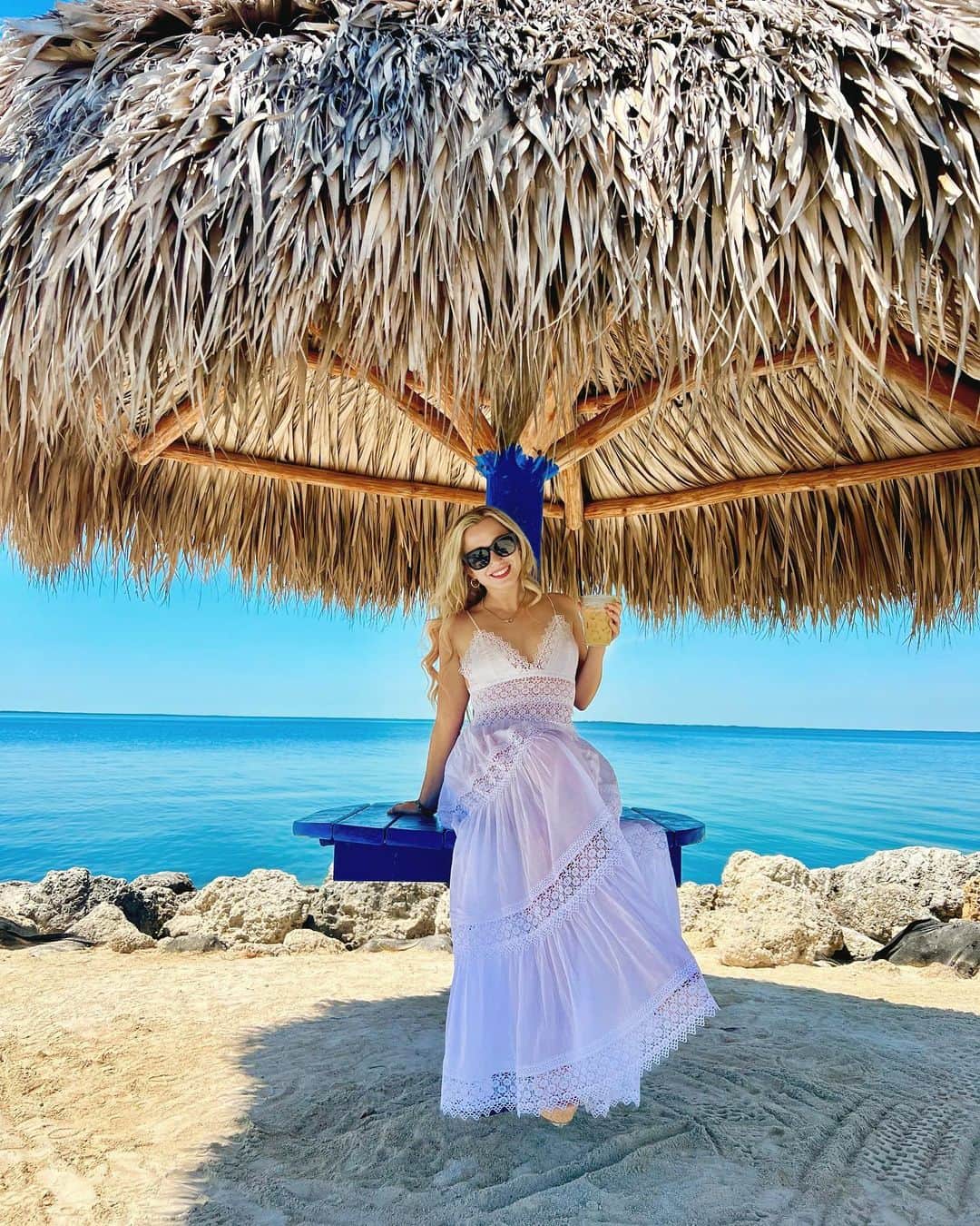 タイラー・ピアースのインスタグラム：「I now know what they mean by the sunshine state☀️ There was also an iguana and he was everything. 😍 . . #thesunshinestate #floridakeys #summervibes #paradise #beachday」