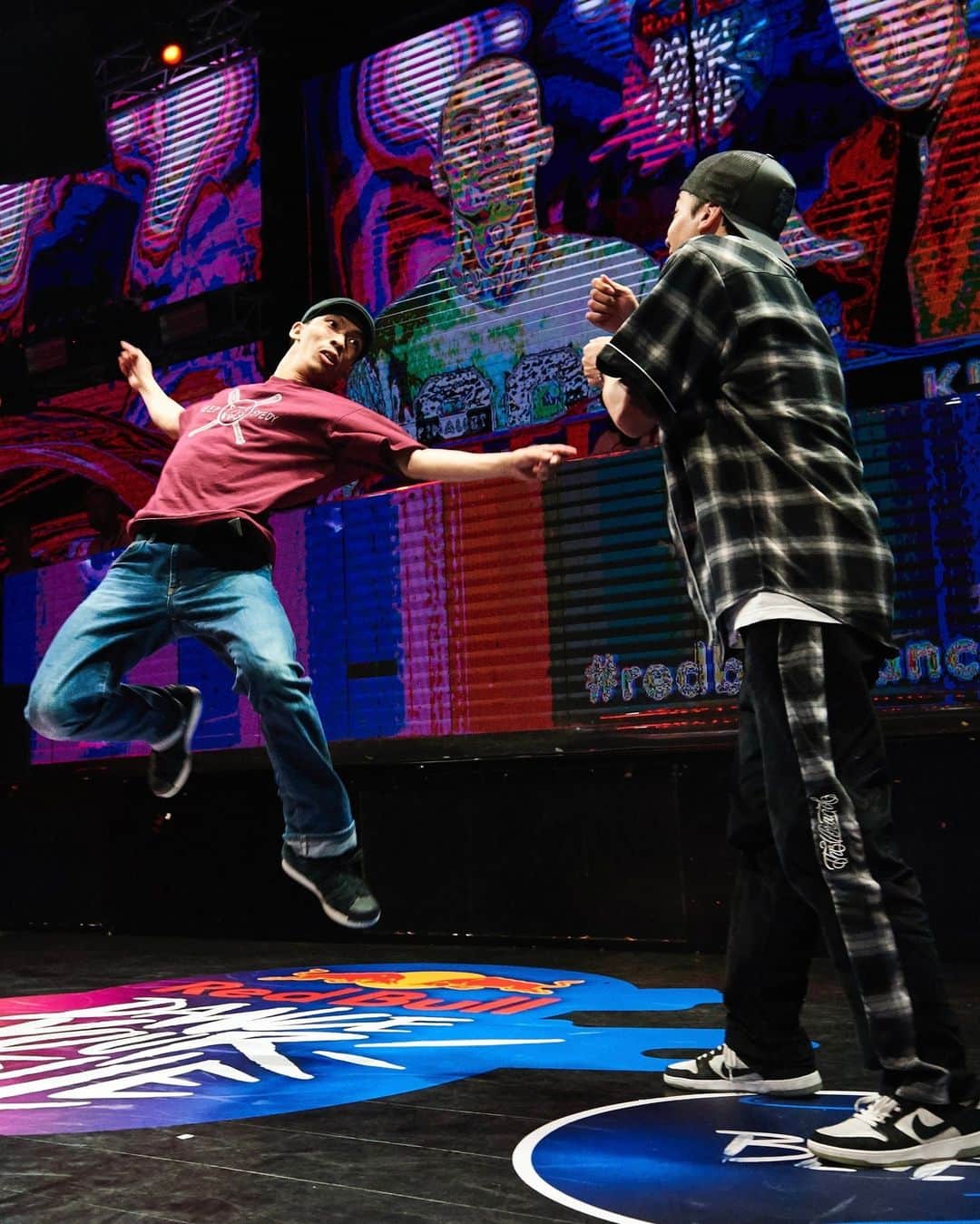 のインスタグラム：「【開催決定】 歴代ヒットソングでガチバトル 「Red Bull Dance Your Style Japan 2022」 🗓 2022年7月17日  今年はオンラインオーディションあり 応募期間：4/15(金) - 5/15(日) 23:59まで  好きな音楽で自分のスタイルを表現しよう。 詳細はプロフィール🔗からチェック  @redbulldance #RedBullDanceYourStyle #レッドブル #翼をさずける #dys #dance #ダンス」