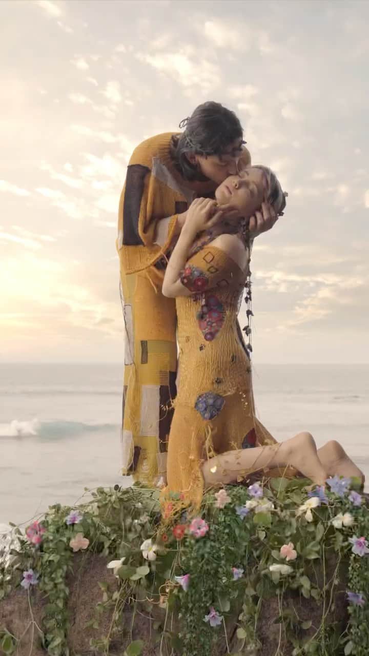 Tainá Müllerのインスタグラム：「“O Beijo”, por @sheidlina.  Que lindo 🥲」
