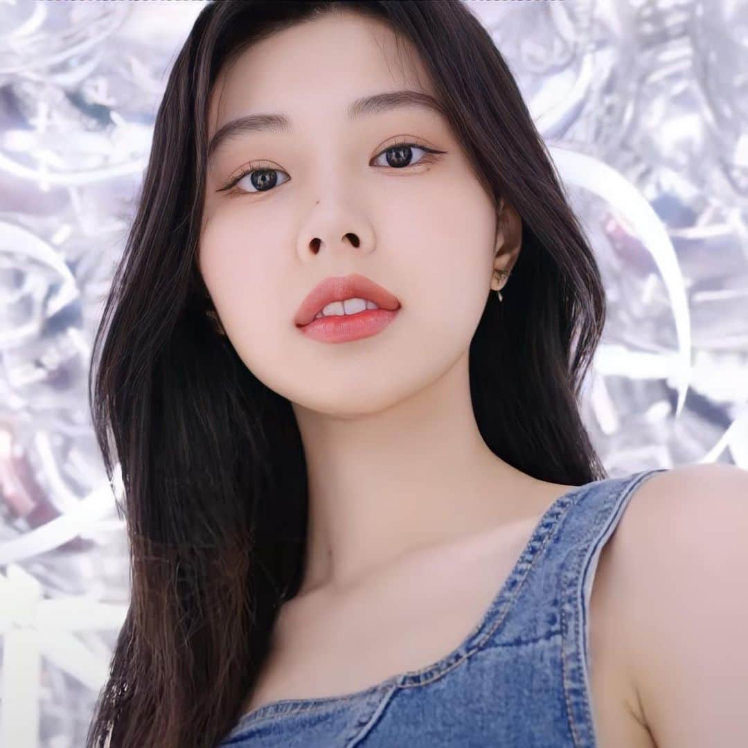 カン・ヘウォンのインスタグラム：「Effortlessly beautiful 💙 -  [#KANGHYEWON#HYEWON#강혜원#Kpopdol#likeforfollow#followforlike#like4like#l4l]」