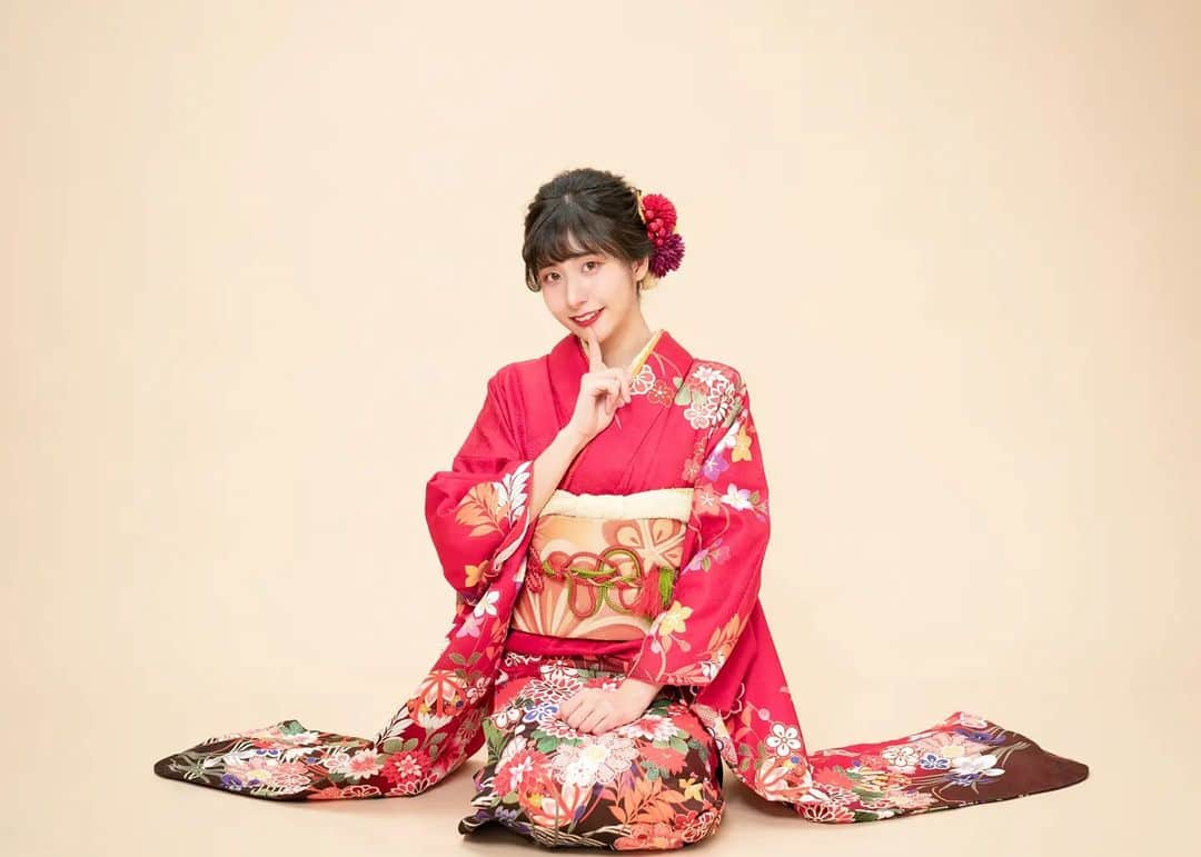 宮田留佳のインスタグラム：「👘 振袖照part2❤️ 難得有氣質欸！！ 和服着ると日本人に見えるよね。 まあ元々日本人なんだけど🤣 #振袖 #成人式 #AKB48TeamTP #AKB48 #宮田留佳 #嚕卡 #followme」