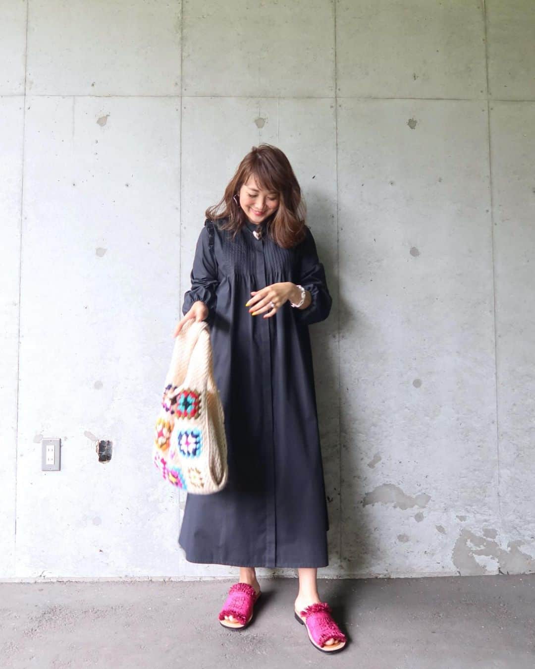 Mai Wakimizuさんのインスタグラム写真 - (Mai WakimizuInstagram)「black dressには明るいアイテムと合わせて気分上げる♡着てる感覚を忘れるほどの楽ちんワンピ。マタニティの方にも授乳中の方にも是非お勧めしたい＼(^o^)／シャツワンピって1年を通して本当に長く使えるし、更に黒ってところが飽きが来ない♡届いたばかりのネックレスと合わせてみた♡ dress:#linkable @linkable_official」4月15日 15時54分 - wakkin__m