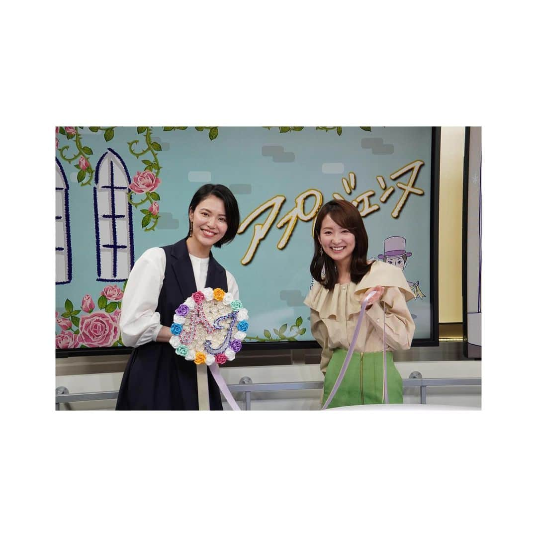 中島芽生のインスタグラム：「💚日テレ秘蔵映像大公開💚 アプレジェンヌ彩凪翔編 いよいよ16日（土）20時〜 初回放送です✨  まず今回の見どころは番組の冒頭すぐに とあるサプライズをしています！  どれくらいサプライズだったかというと… ダミーの台本を作って打ち合わせもそのダミーで行いました。 マネージャーさんも一緒になって協力して下さったのですが、 仕掛ける側の私たちもドキドキでした。  その結果、もう…本当にたまらない表情が…🥺✨ ぜひ見て頂きたいと思います…！！💚  彩凪さんには、本当に驚かせてしまい 私たちよりもきっとドキドキさせてしまい申し訳ないです🙏💦 でも、その後はキリッと切り替えて、 自然体で色々なお話ししてくださって、 さすが生の舞台で活躍し続けていらっしゃる方だなぁと 感動をしておりました。  そして、彩凪さんがたくさんの壁を いかに乗り越えて来られたか、 その努力の方法についても詳しく伺っています。  また、今回初めての試みで 視聴者の方の質問にお答えするコーナーも！✨ たくさんお寄せ頂いたので本当は全部伺いたかったのですが、 厳選して彩凪さんに伺っております！  それでは最後に… 宝塚初心者の方にも楽しんで頂くために、 彩凪翔さんがどんな方なのかを 簡単に（？）短く（？）ご説明します！  ❄️彩凪翔（あやなぎしょう）さん❄️ 元雪組スターさん！ お写真見れば分かると思いますが、華やかな舞台姿に、 確かな演技力で早くから注目され、 雪組の格となるスターとして活躍されました。 ちょうど1年前の4月に退団され、その後も俳優として 精力的に活動されています。  ファンからは凪様と呼ばれることもあり、 爽やかな青年や王子様がとにかく似合う✨✨  かと思えば、るろうに剣心の武田観柳という 悪徳商売人役をコミカルに演じると 悪者なんだけど、なぜか憎めない、 そんな難しい役をこなして来られました。  ぜひ原作のるろうに剣心のイラストと、 宝塚版の彩凪さんのビジュアルを見比べて見てください！ 似ているんですが、キュートな雰囲気を まとっているのです！  その役作りの苦労話も今回たっぷり伺っております！  そして今回改めて気付いた彩凪さんの魅力なのですが… 収録をして写真撮影をしていたスタッフが、 「おかしい…どの瞬間にどの角度から写真を撮っても 瞳にキャッチ（キラリとした光）が入る…」 と呟いていました。  そう、凪様の瞳は常に輝いているのです🥺🥺✨  そんな彩凪翔さんのアプレジェンヌを ぜひご覧下さい✨  #アプレジェンヌ #彩凪翔 #安藤翔 #今回はダブル翔でお届けします #中島芽生」