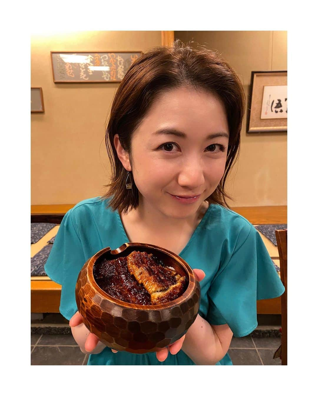 上山真未さんのインスタグラム写真 - (上山真未Instagram)「⁡ 先日ニュースONE「スギヤマ探偵社」で ひつまぶし特集をお伝えしました！ ナレーションを読んでいたら どうしようもなく食べたくなり… 早速行ってきました〜🤤💓 ⁡ 自他共に認めるにんまり顔で いただきました✌️ ⁡ このお店では、 最後は和風あんをかけて食べるんです！ 香ばしいうなぎを上品な味わいのあんが つつみこみ絶妙なバランスに✨ 最後まで熱々なのも嬉しかったです🎶 ⁡ ⁡ #名古屋グルメ #ひつまぶし #東海テレビ #アナウンサー #上山真未 ⁡ ⁡」4月15日 18時21分 - ueyama_mami