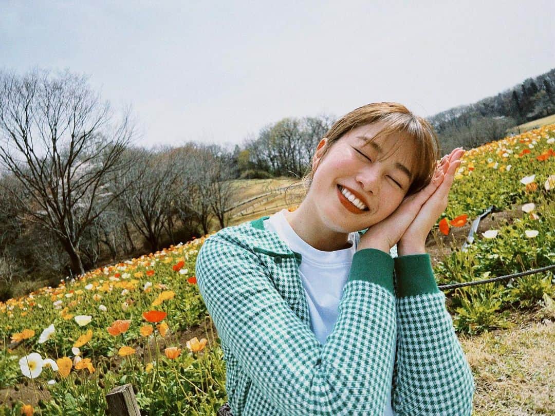 稲村亜美のインスタグラム：「#春ありがとう #まだまだ春楽しみむ #最近このお眠りポーズ #お気に入り」