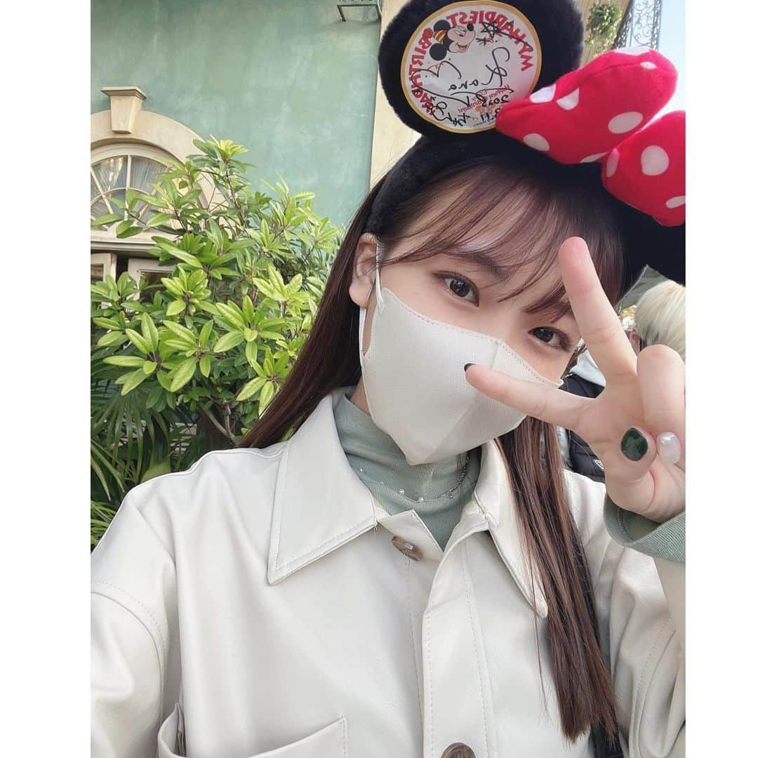 安田叶のインスタグラム：「🐭❤🖤  #ディズニーランド #ディズニー」