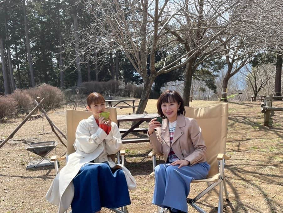 のインスタグラム：「・  ゆうこちゃんと日帰り旅に行ってきました🚗 逢うのが一年ぶりだったことにビックリ！！笑 美味しい空気を吸いながら 豆からひいたコーヒーを頂いたり 自転車をこいだり…笑 楽しい一日は一瞬で過ぎてゆきました  4月16日(土)8:30〜9:55 KTV「土曜はナニする！？」  にて放送されます  日曜は委員会📺にも出演しています  4月17日(日)13:30〜15:00 YTV「そこまで言って委員会NP」  どちらもお楽しみに！！  #TV#ロケ#スタジオ #楽しい仕事 は #あっという間にすぎていく #小倉優子 ちゃんと💕」