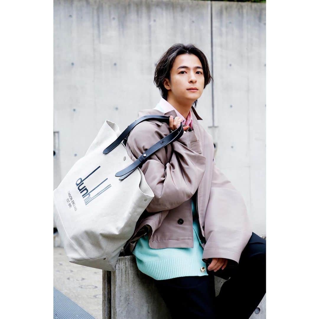 和田颯のインスタグラム：「. @drop_tokyo   Jacket: @dunhill  Cardigan: @dunhill  Shirt: @dunhill  Bag: @dunhill   Photography: @abeasamidesu  Hair&Make-up:Mariko Sasaki  #dunhill  #dunhillSS22  #dunhillLOCKBAG #droptokyo」