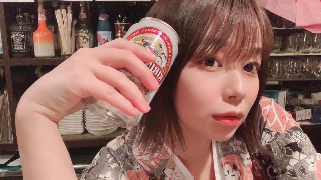 のインスタグラム：「今週日曜日も22:00からスナックわっちYouTube生配信です😆❤️ みんなで1週間頑張っておいしいお酒飲も〜🍺💓  #グラビアアイドル #gravureidol #gravure #instagravure #インスタグラビア #和地つかさ #instagood  #filmcamera #instagood #撮影 #portrait #idol #makeup  #shorthair #ショートヘア #ボブ #follow #make #sexy #酒 #スナック #酒好き #酒好きな人と繋がりたい #beerstagram #beer #style #cool #粋 #日本 #ワイン」