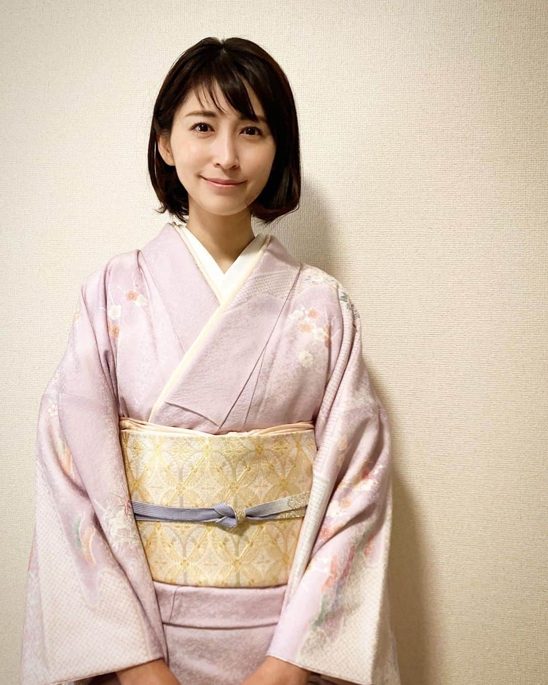 長谷部瞳さんのインスタグラム写真 - (長谷部瞳Instagram)「先日、お着物着ました🌸  娘のランドセルと色合わせ。 和装は背筋が伸び、やはり良きですね。  #入学式 #入学式ママコーデ #入学式着物 #入学式ママ #入学式🌸 #入学式着付け #新一年生 #入学おめでとう」4月15日 19時43分 - hasebe_hitomi