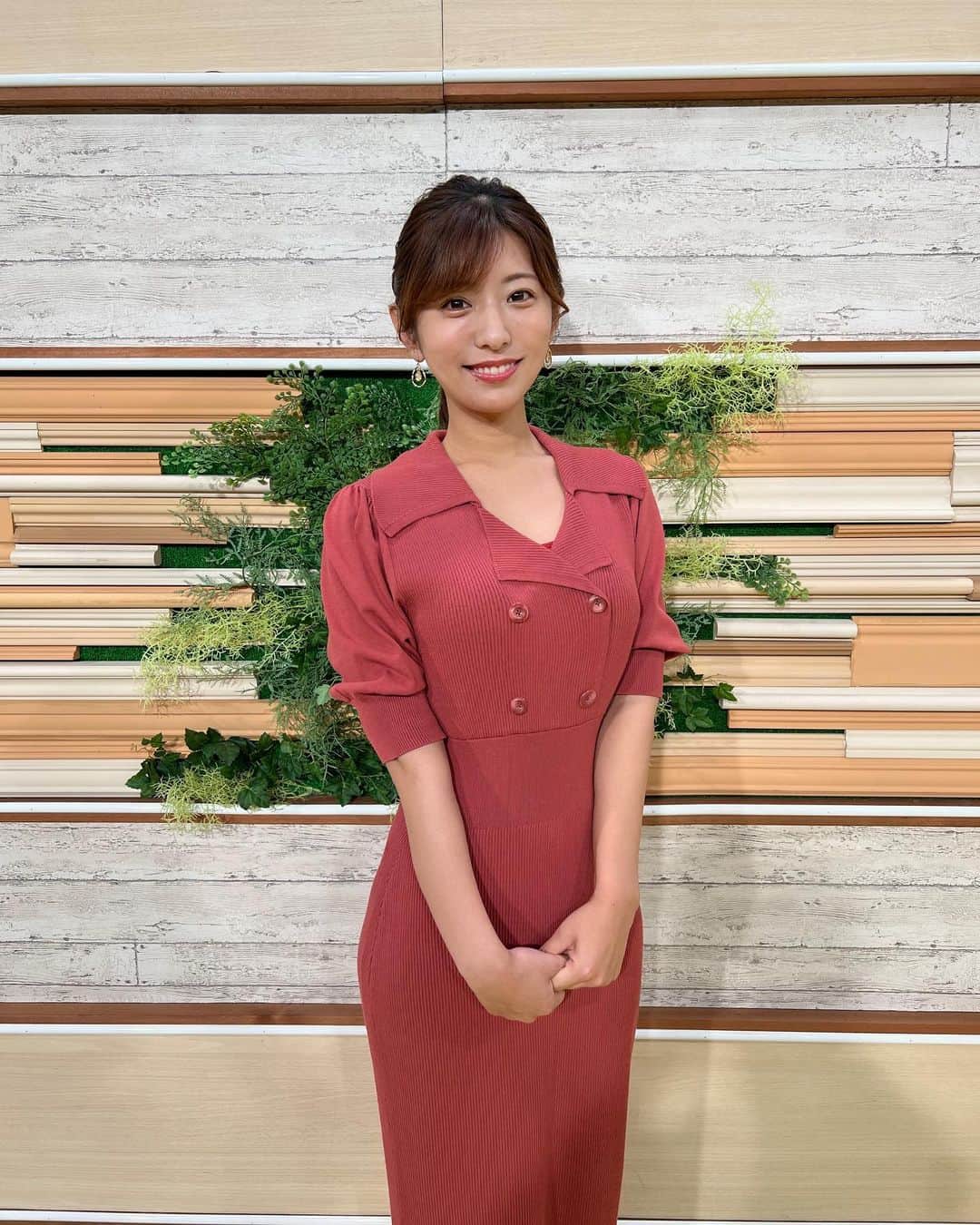 のインスタグラム：「👗 . #東京インフォメーション #ゆめの衣装 . 木曜の #モニフラ では赤いワンピースでした😘」