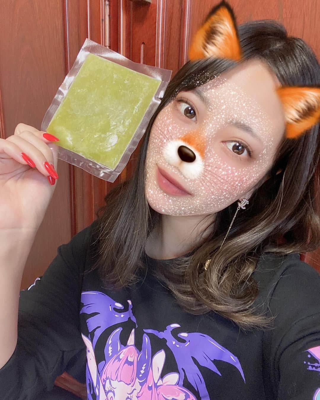 福井柑奈のインスタグラム：「『大人の贅沢キウイ🥝』 キウイスムージー いただきまーーーす🥝💓  絶賛ダイエット中なので 大助かりですʕ•ᴥ•ʔ  解凍して基本はスムージーとして飲むけど、フルーツソースとしてヨーグルトにかけたりしてるよん♫ とっっってもフレッシュでおいしい！ 牛乳と割ったり、ソーダで割ったり🥝 キウイはビタミン豊富だから美肌効果狙ってます😏  ⭐️加工の中で熱を加えず、圧力で殺菌を行うHPP製法という特別製法で作っているので栄養成分が通常より多く、鮮度の良い味 ⭐️ビタミン類が多く含まれてるので お肌すべすべ効果 ⭐️食物繊維が多く含まれてるので 便通改善効果  🉐お得情報ありです🥰 ４月末まで割引キャンペーン実施中❗️ 内容：１箱500円引、2箱1000円引、3箱1500円引 条件：①きういてっくインスタをフォロー　(@neko_kiwitech ) ②事前に購入時のお名前をDM 注）購入後にDMした場合、割引の適用不可  #sponsored #キウイスムージー#スムージー#キウイ#きういてっく#大人の贅沢キウイ」