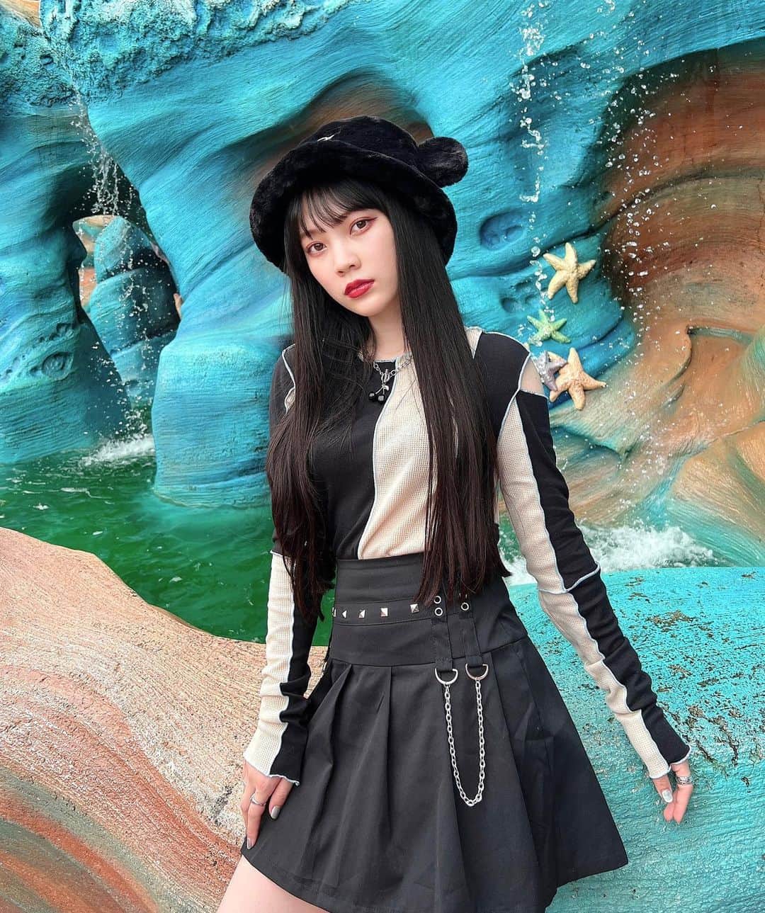 のインスタグラム：「人魚になりたい🐚🤍  肩にほくろニコ発見  #disney #disneysea #thelittlemermaid」