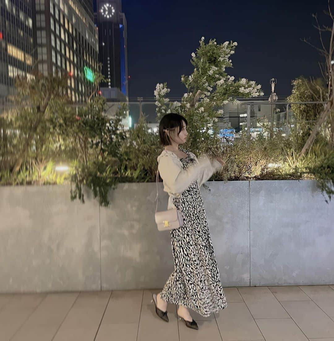 東美希さんのインスタグラム写真 - (東美希Instagram)「Spring coordinate👗✨ 春はワンピースが着たくなるね♡  . . #snidel  #diana  #celine  . . . #ss2022 #骨格ストレートコーデ  #新宿カフェ #ショートボブ #snidelsnap」4月15日 21時24分 - amisar11