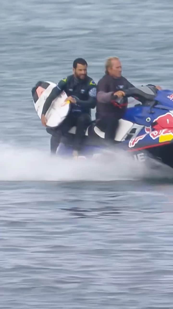 イタロ・フェレイラのインスタグラム：「Incompleto 😂 @wsl」