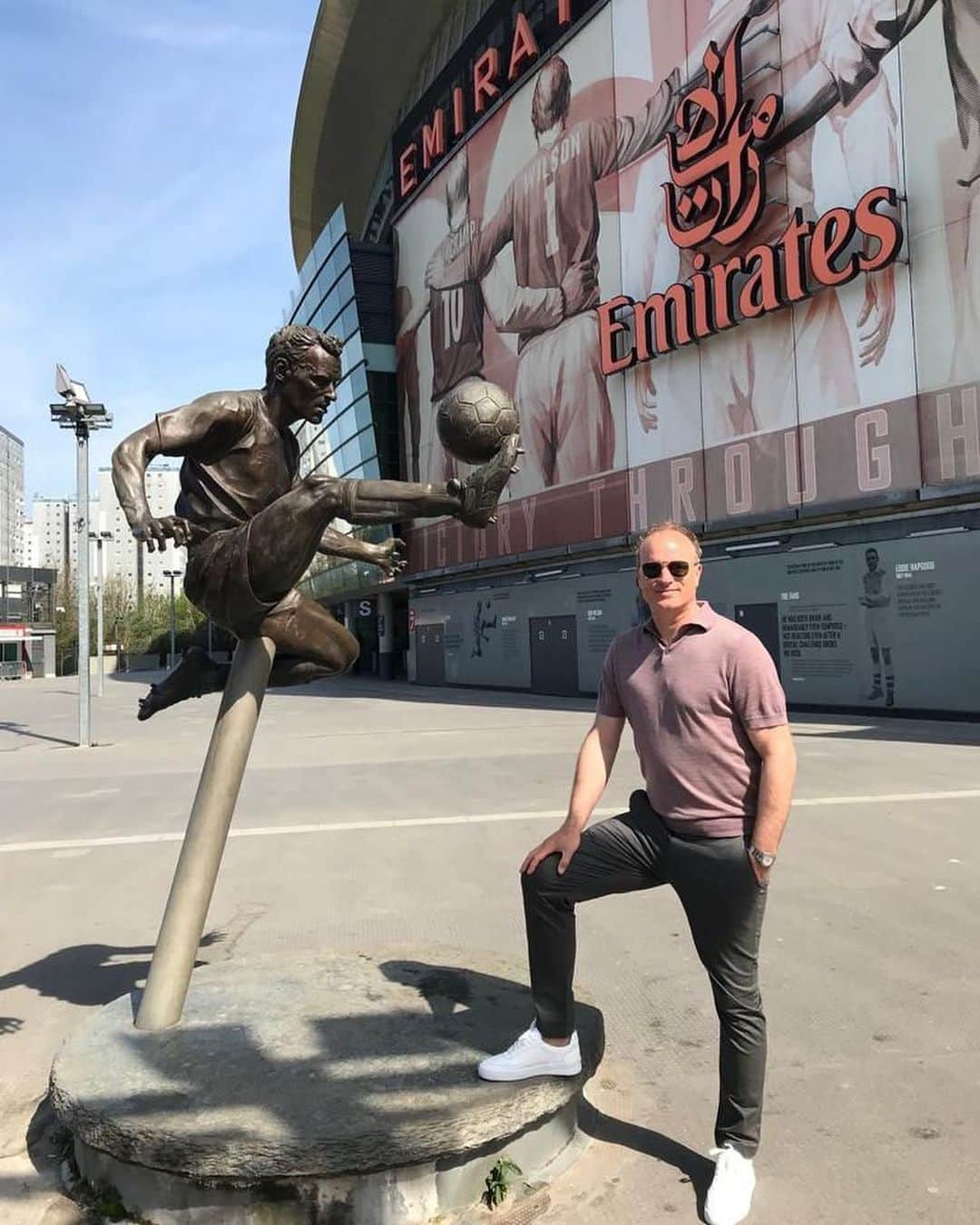 デニス・ベルカンプさんのインスタグラム写真 - (デニス・ベルカンプInstagram)「Lovely day! 😏」4月15日 23時57分 - officialdennisbergkamp