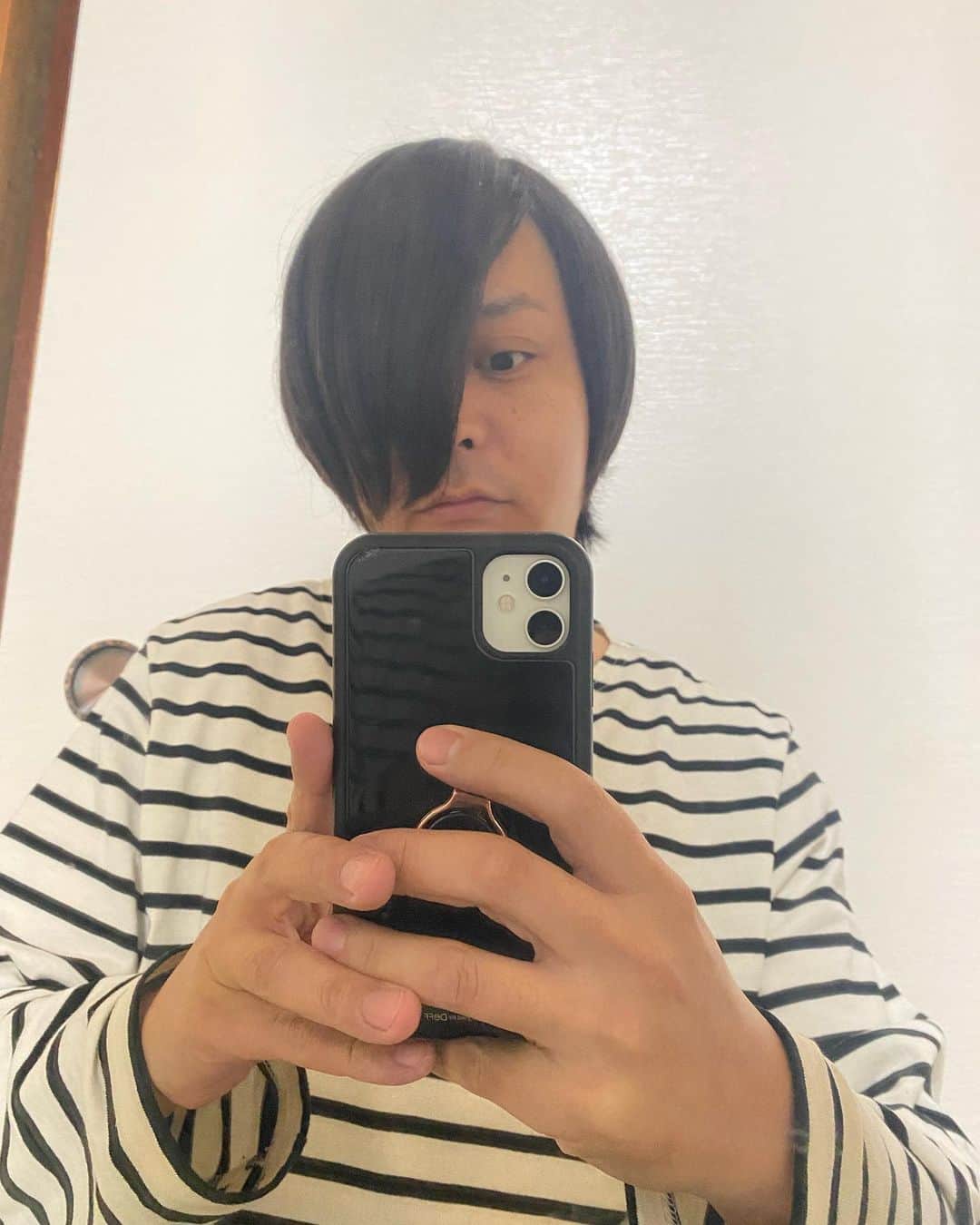 牧野紘二さんのインスタグラム写真 - (牧野紘二Instagram)「あけましておめでとうございます。 #割と前に#ある程度#髪伸ばして#飽きたから#切りました」4月16日 0時31分 - makino_koji