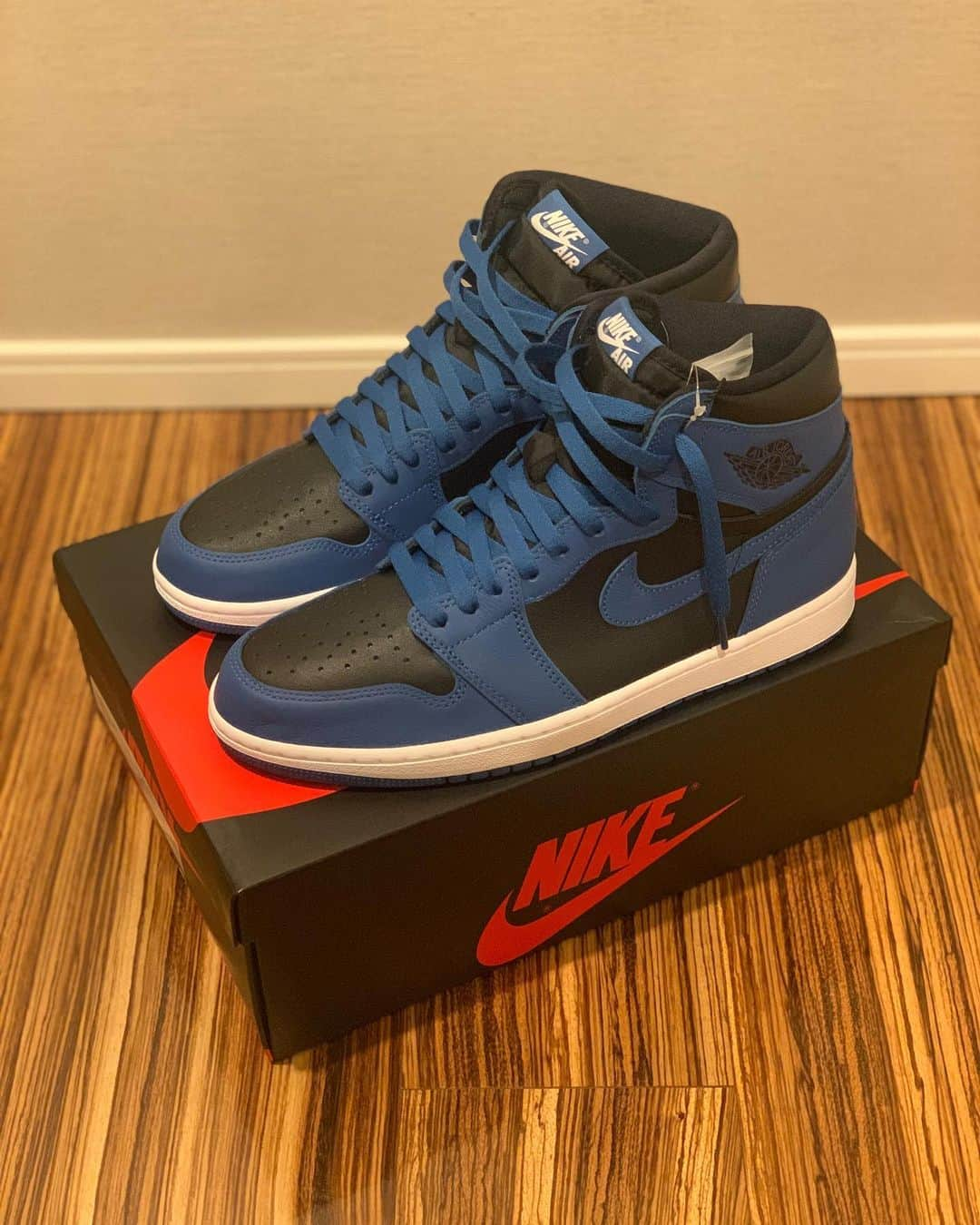 岩本煌史さんのインスタグラム写真 - (岩本煌史Instagram)「got new kicks!!  NIKE AIR JORDAN 1 RETRO HIGH OG DARK MARINA BLUE  #nike #ナイキ #aj1 #airjordan1 #airjordan1high #エアジョーダン1 #nikejordan1 #airjordan1darkmarinablue #darkmarinablue #ダークマリーナブルー #michaeljordan #マイケルジョーダン #prowrestler #プロレスラー #prowrestling #プロレス #三重県 #桑名市 #出身 #岩本煌史 #sneaker #スニーカー #スニーカー大好き #足元倶楽部 #スニーカーヘッズ」4月16日 17時49分 - koji_iwamoto