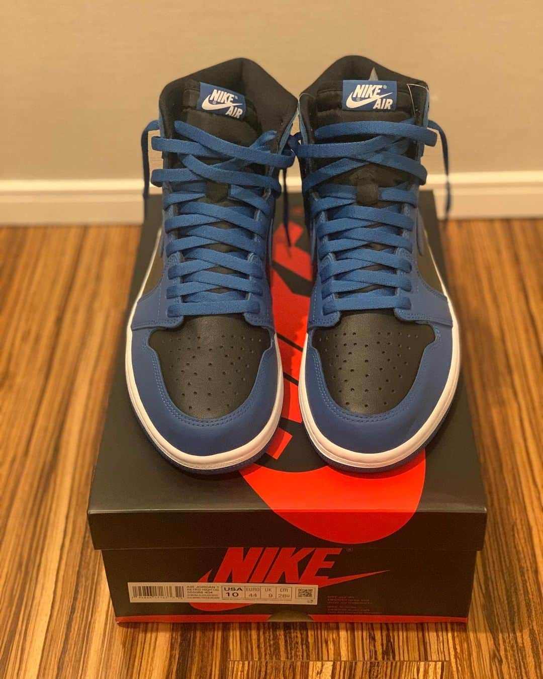 岩本煌史さんのインスタグラム写真 - (岩本煌史Instagram)「got new kicks!!  NIKE AIR JORDAN 1 RETRO HIGH OG DARK MARINA BLUE  #nike #ナイキ #aj1 #airjordan1 #airjordan1high #エアジョーダン1 #nikejordan1 #airjordan1darkmarinablue #darkmarinablue #ダークマリーナブルー #michaeljordan #マイケルジョーダン #prowrestler #プロレスラー #prowrestling #プロレス #三重県 #桑名市 #出身 #岩本煌史 #sneaker #スニーカー #スニーカー大好き #足元倶楽部 #スニーカーヘッズ」4月16日 17時49分 - koji_iwamoto