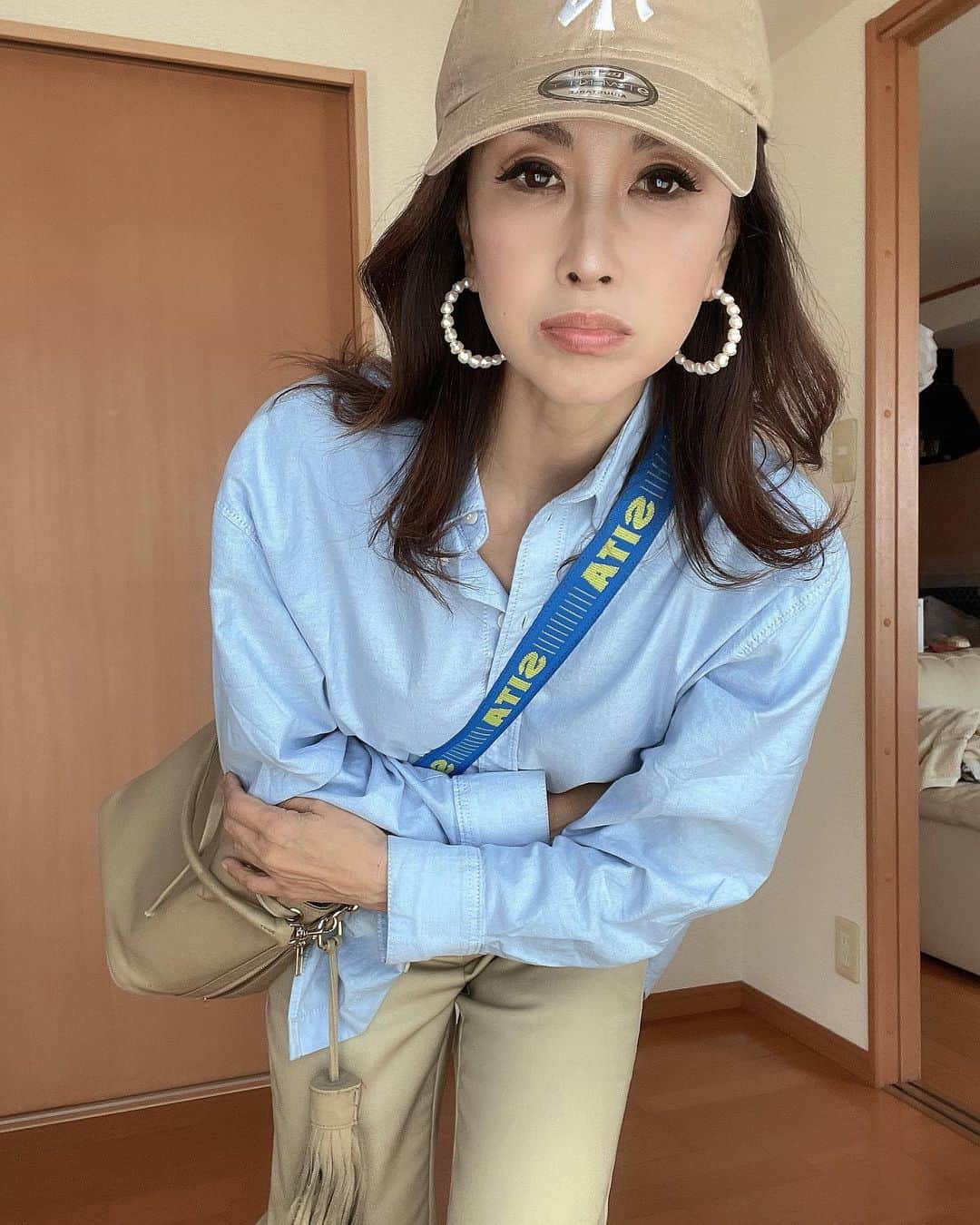 のインスタグラム：「🌼 🌼 🌼 行きつけジムが 改装のため 閉まってるもん  サボりじゃないもん  なので 動物園に行きました  何十年ぶりかいな。 響がちびすけだったとき 以来。  おもろかった〜😂😂  🦥🦦🦫🦡🦩🦏🦛🐘🦒  また行こ笑  #筋トレ #筋トレ女子 #筋トレダイエット#Fitnesswear#フィットネス#Fitness#フィットネスウェア#筋トレ女子と繋がりたい #筋トレで減量 #くびれ#美ボディ #アラフィフ#なおこ語録#アラフィフコーデ#筋トレ日記 #筋トレ生活 #ボディメイク #50代の筋トレ #熊本 #アンチエイジング#kumamoto #Trainingmotivation #Bodybuilding#Muscletraining #fitnessmodel#training #workoutvideo #gymgirl#Housemusiclove」