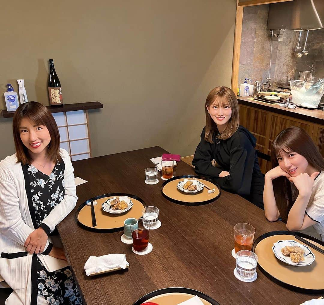 庄司ゆうこさんのインスタグラム写真 - (庄司ゆうこInstagram)「ずっと行ってみたかったお店、大門にあるくろぎでランチ✨🤗 昼からボリューム凄かったけど、一品一品どれも上品な味で最高でした❣️最後のかき氷もめちゃくちゃ美味しくて完食した🥺大好きなあさみちゃんと、辻ちゃんが目の前にいたので余計に美味しく感じたのかもだけど😍 美味しいご飯食べてる時って本当に幸せだぁー💓 #大門#くろぎ#ランチ#和食#和食懐石#創作和食#美女とランチ#幸せ#満腹」4月16日 16時35分 - yuko.shoji