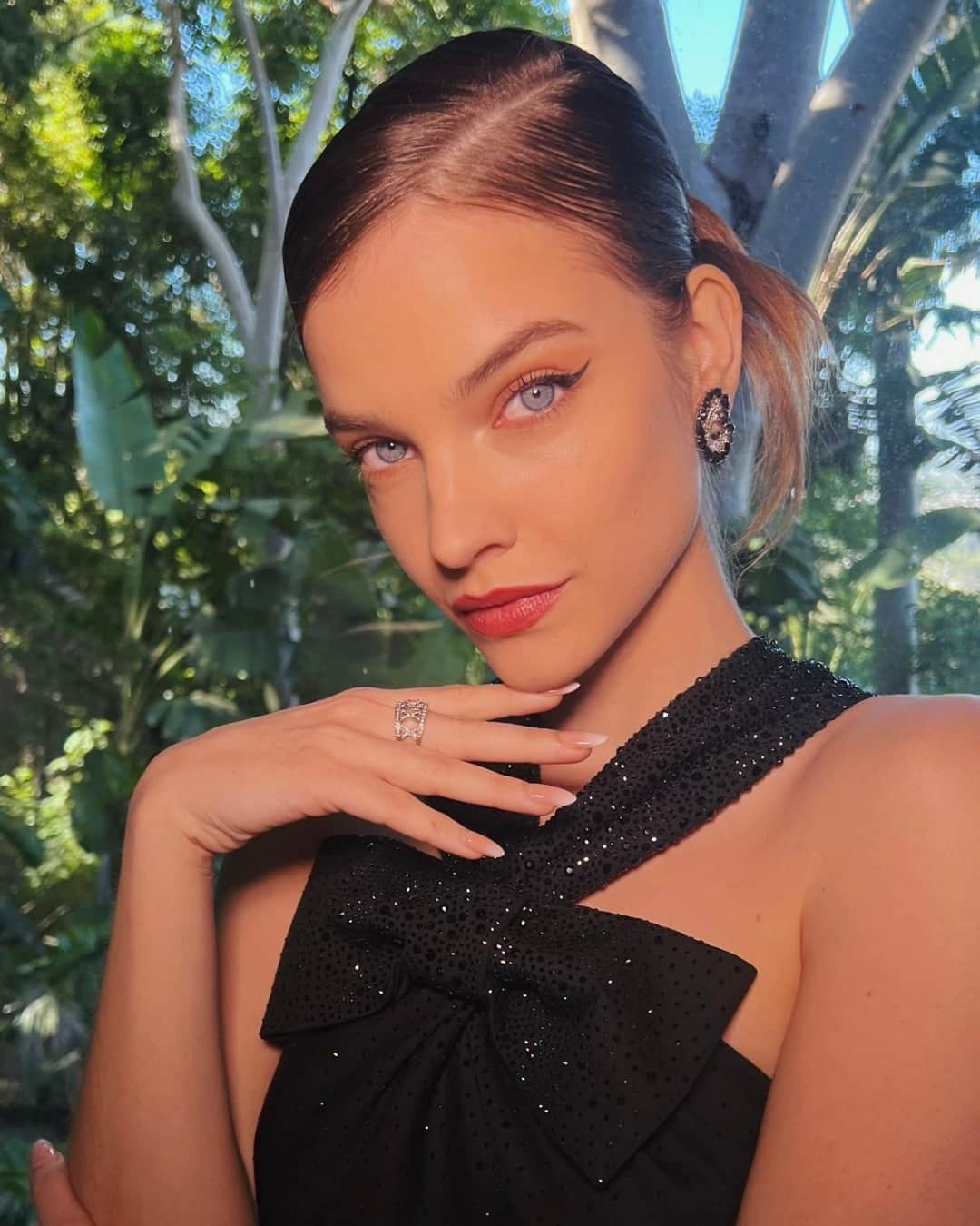 Armani Beautyさんのインスタグラム写真 - (Armani BeautyInstagram)「Throwback to golden hour beauty. @RealBarbaraPalvin set to dazzle at a red carpet event, wearing LIP POWER in shade 502.   Makeup artist: @charlotte_prevel  Credit: @owengould  @giorgioarmani  #Armanibeauty #GiorgioArmani #BarbaraPalvin #ArmaniLipPower #LipPower #lipstick」4月16日 17時00分 - armanibeauty