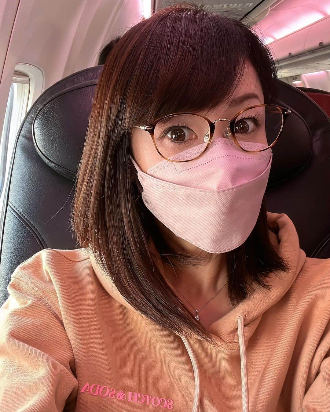 大石まどかさんのインスタグラム写真 - (大石まどかInstagram)「久しぶりの飛行機🛩だぁ😅😊 行って来まぁ〜す🤲🙇‍♀️さて、さて、何処に行くでしょうかぁ❓🙄😙#久しぶり #飛行機  #何処 #行く」4月16日 17時19分 - madoka_oishi