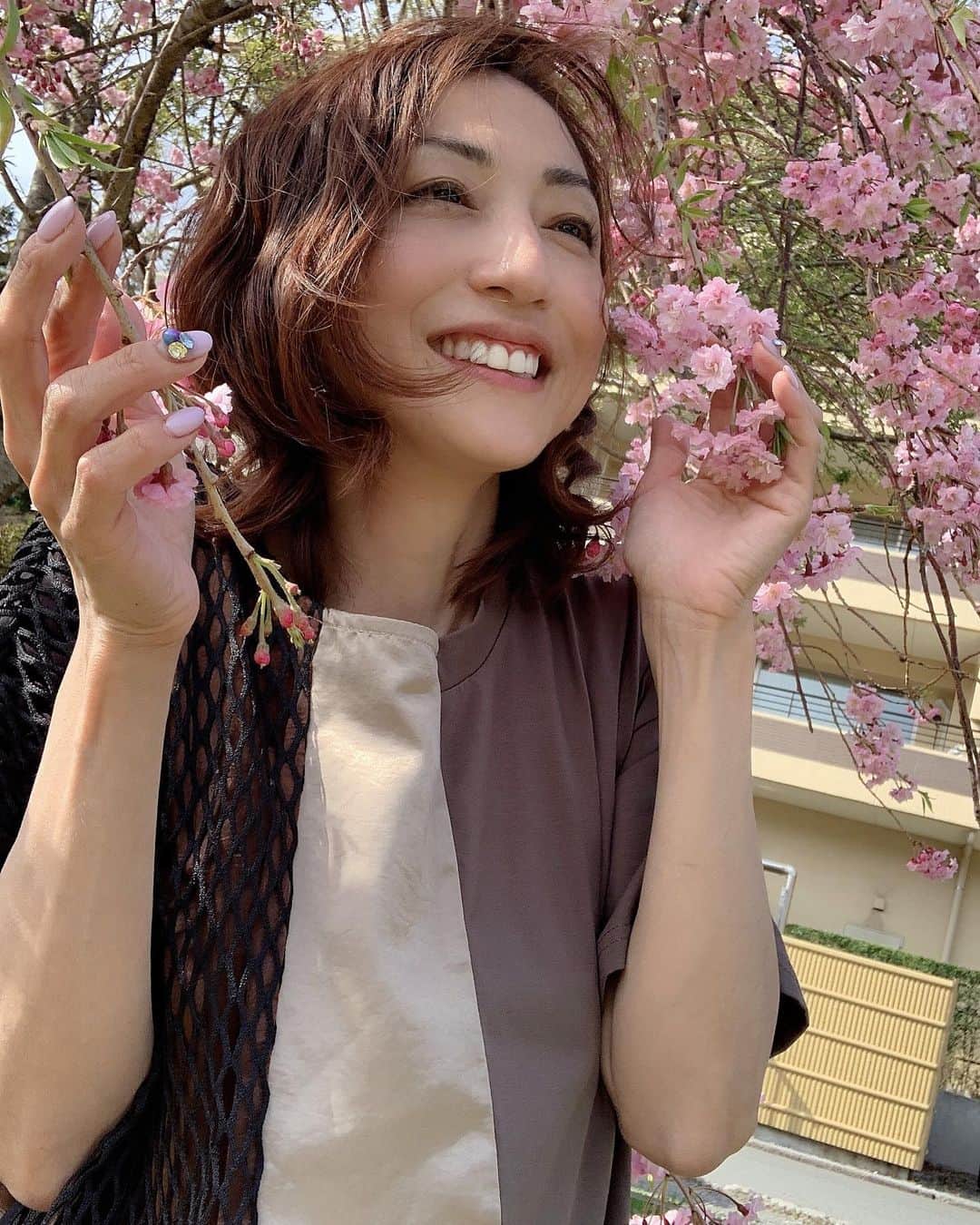 中川愛海さんのインスタグラム写真 - (中川愛海Instagram)「桜🌸 今日は雨じゃない😊よかった😊 さて皆さま良い週末を…💕 @ami_nakagawa_  @ami_nakagawa_amyuran  #中川愛海 #一日一回カンパイ」4月16日 9時40分 - ami_nakagawa_