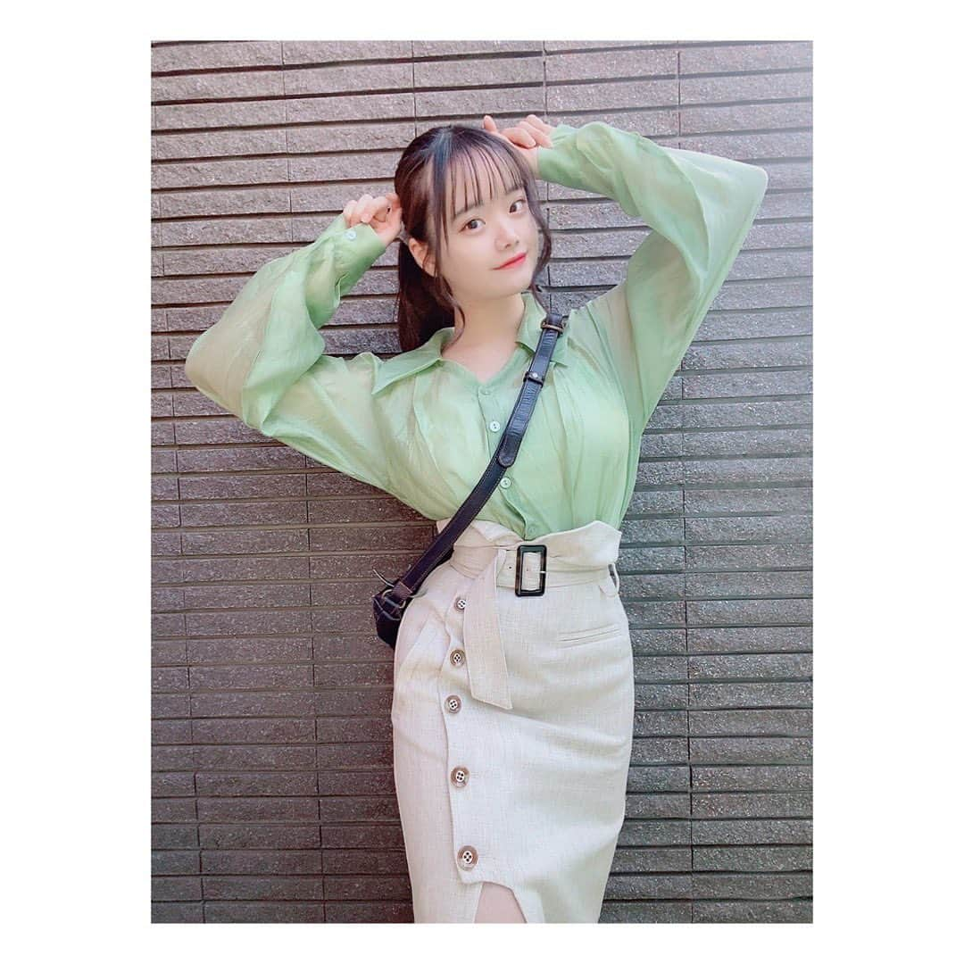 ANRIさんのインスタグラム写真 - (ANRIInstagram)「・ ・ ・ ・ ・  少しは大学生っぽくなった気がする💭  ファンの方にいただいたカバンとお洋服👗🤍  大切にします🥰  #黒髪 #ヘアアレンジ #黒髪ロング #ポニーテール  #me #i #swag #like #selfie #ootd #tbt #instagood  #followme #音大生  #photo #follow  #大学生  #春コーデ  #f4f #l4l #キリトリセカイ #selfies  #green #アイドル好きと繋がりたい #春  #アイドル #東京  #idol #dk」4月16日 16時15分 - anri_n0822