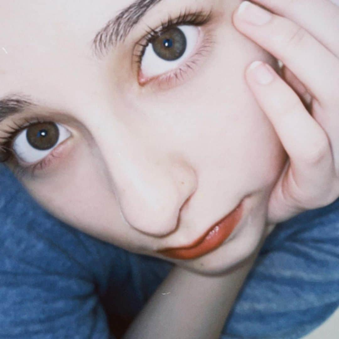 のインスタグラム：「GW明けはいよいよ マイスモールランド公開🥺  みんなGWどう過ごす？？  舞台挨拶当たったよ〜って声が たくさん来ていて、緊張がすごいんだけど、会えるの楽しみ😳  それでね、 気分上げるためにマツパした！ 本当に求めてた上げまつ毛になったから毎日最高なんです😭 👀@aries_ebisu」