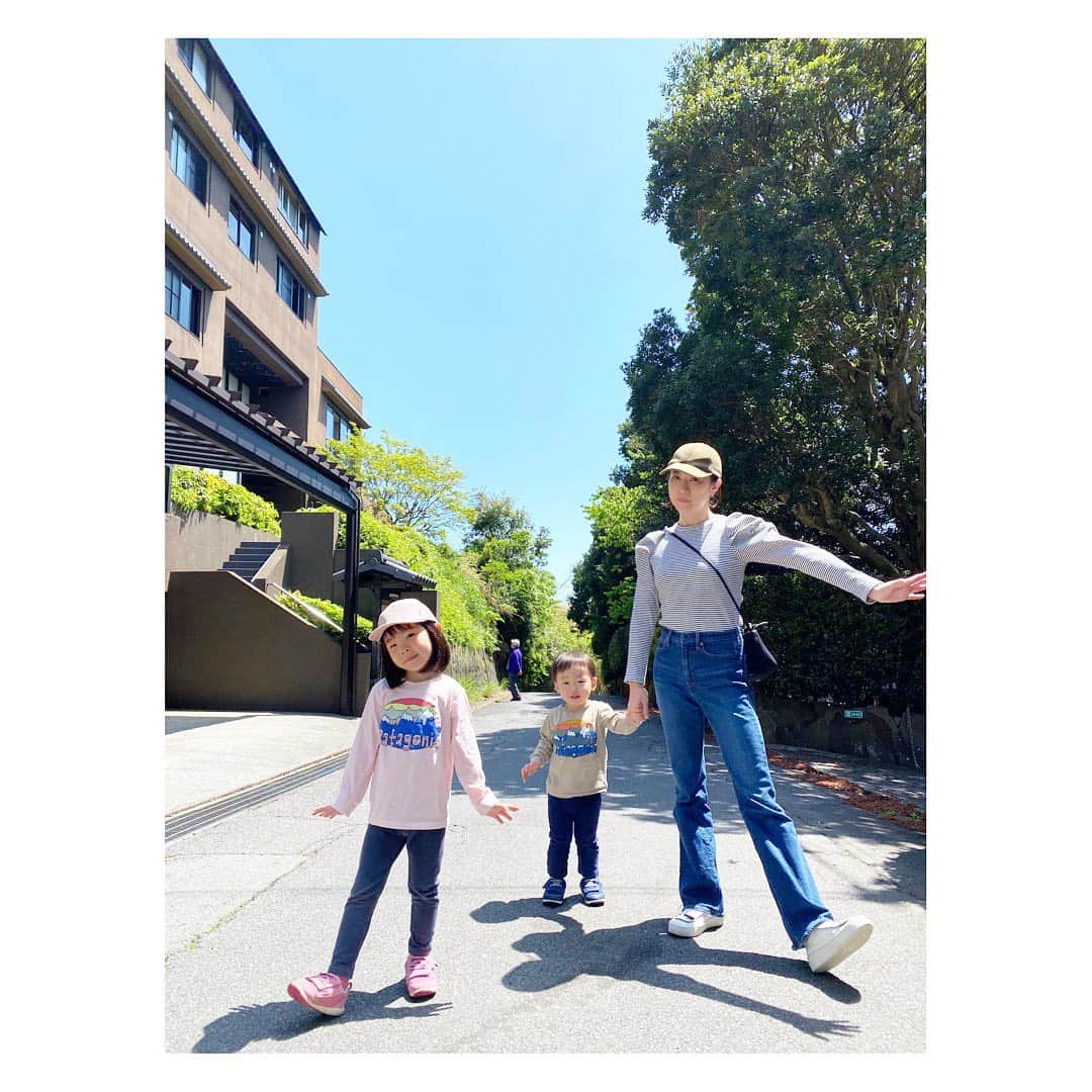 田中雅美さんのインスタグラム写真 - (田中雅美Instagram)「GWの一コマ。  ・ ・ ポーズを考えたのは娘♡  ・ ・ この後、おもちゃ欲しくて、でも買ってもらえなくてしばらくギャン泣きしたっていう…🤣笑笑  ・ ・ #gw #4歳娘 #2歳息子 #ハイポーズ」5月1日 11時29分 - tanakamasami_official