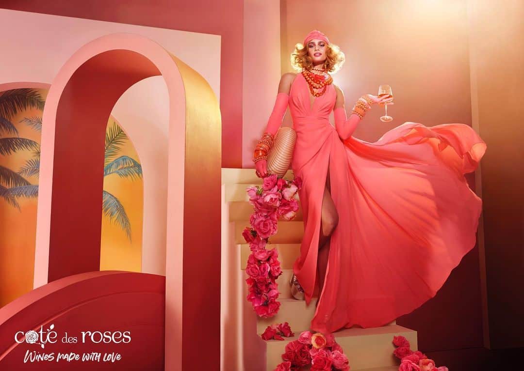 テイラー・ヒルのインスタグラム：「@thecotedesroses shot by @david_lachapelle 💕 #cotedesroses #loveisdeclared」