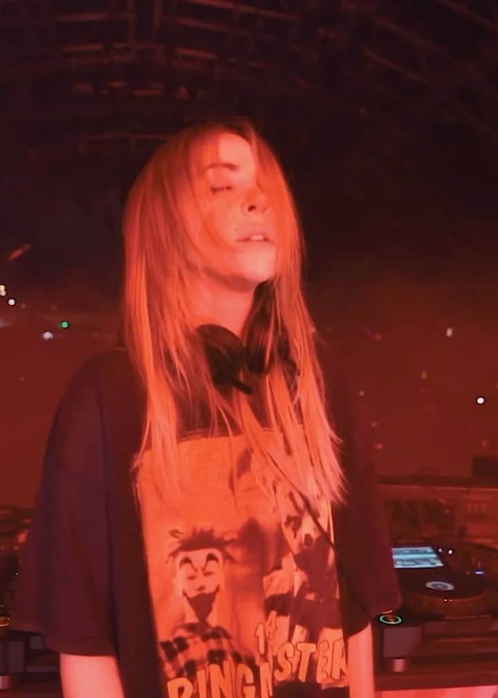 アリソン・ワンダーランドのインスタグラム：「playing unreleased music off the new album. Out may 6」