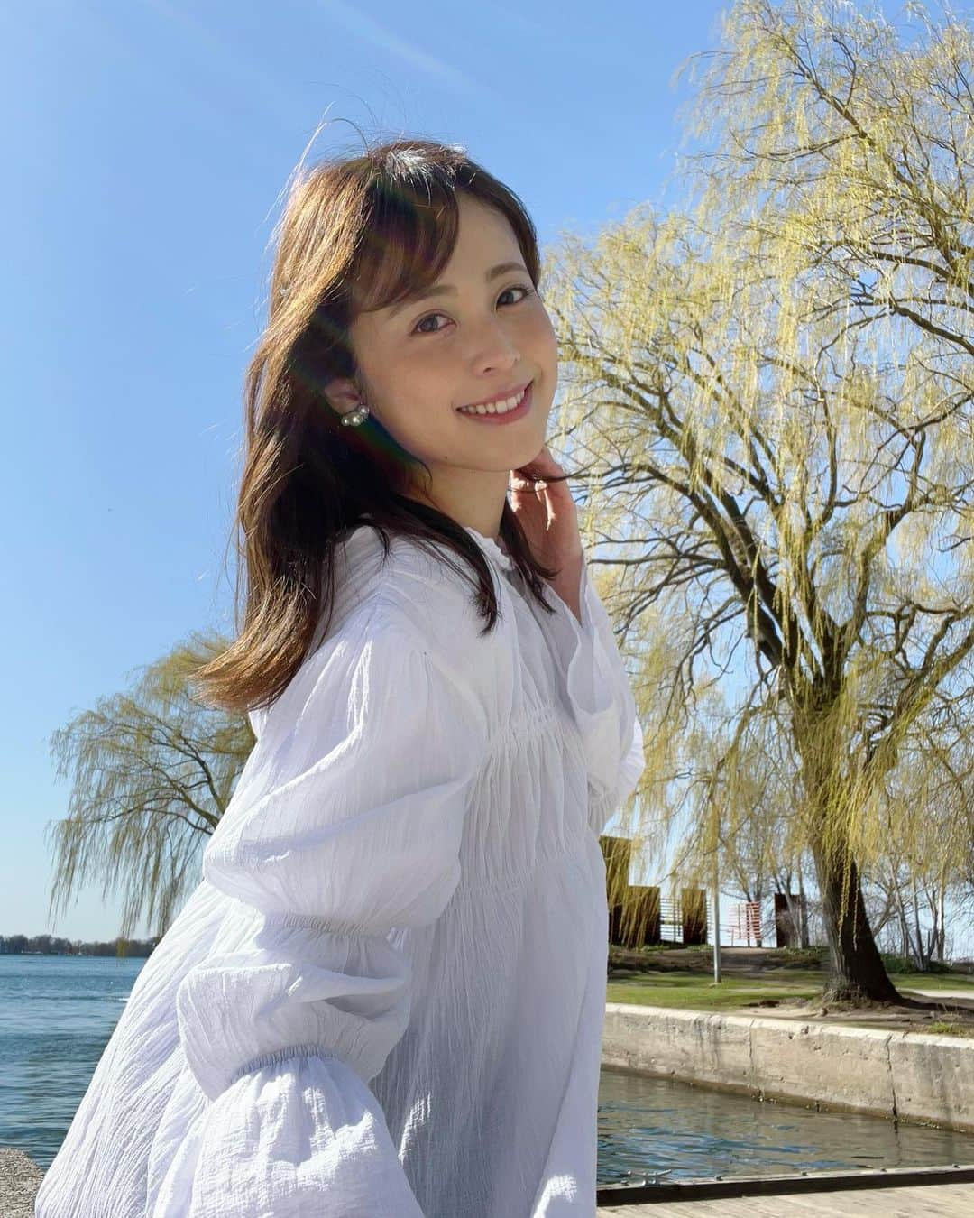 久慈暁子さんのインスタグラム写真 - (久慈暁子Instagram)「* この度、 4月30日でお世話になりましたフジテレビを退社し、 5月1日より大学時代に所属していたインセントにて マネージメントをして頂く事になりました。  いつも見守って下さった視聴者の皆様、 様々なチャンスを与えて下さったフジテレビの方々、 何も出来ない私に一から教えて下さった先輩方、 全ての方々に感謝の気持ちで一杯です。  また新たな形で皆様にお目にかかれれば幸いです。 今後とも宜しくお願い致します。 *  #20220501 #久慈暁子」5月1日 9時31分 - kuji_akiko