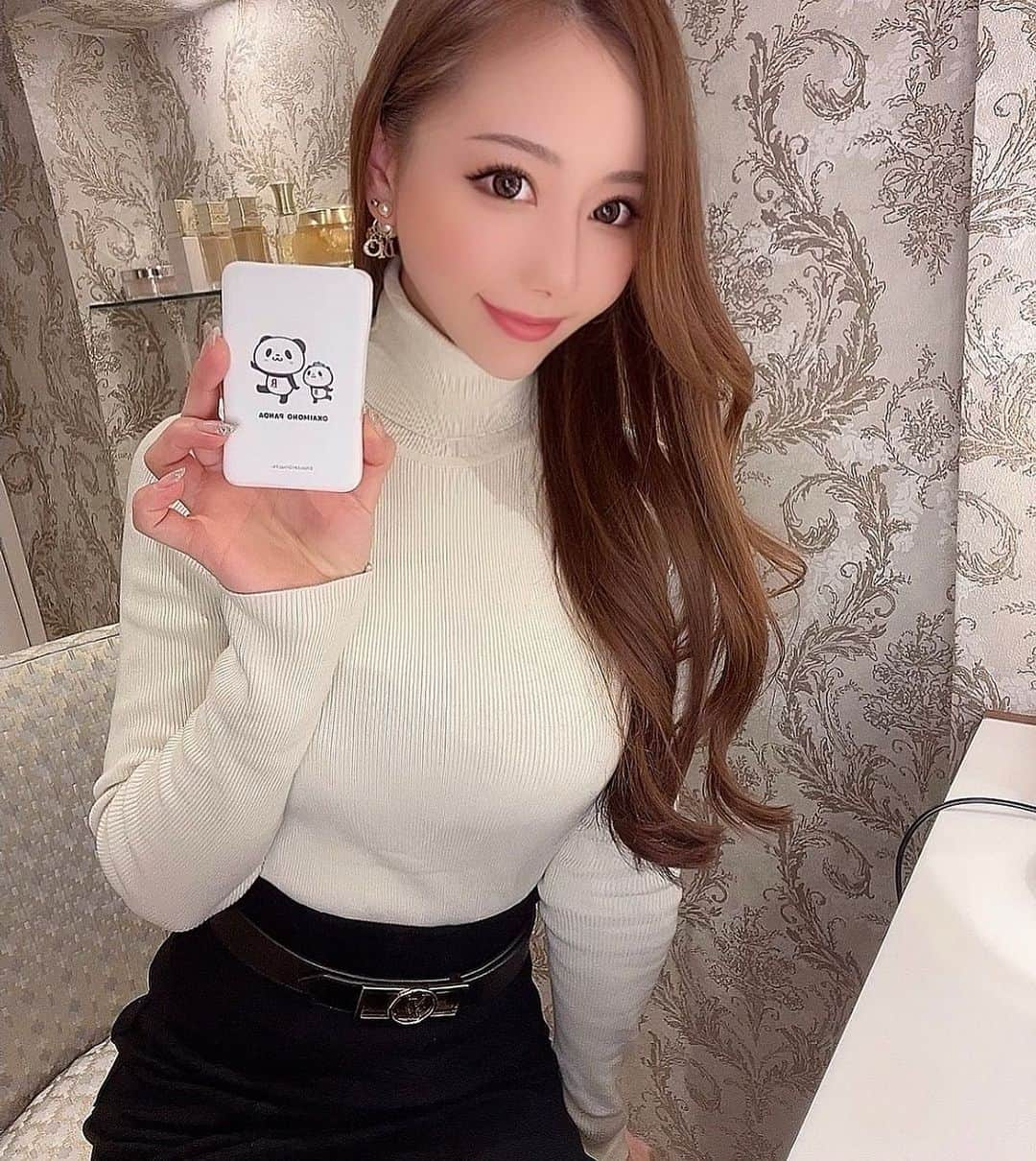 小松崎真理さんのインスタグラム写真 - (小松崎真理Instagram)「📱 楽天モバイル使ってみて六本木でも電波問題なかったし、凄いお得だかったから携帯料金に悩んでる人には凄いおすすめ☺️ ・ とにかく料金が安く、データどれだけ使用しても月2,980円（税込3,278円）はお得！ 料金見直しを考えている方は是非チェックしてみてね☺️ ・ ・ #楽天モバイル#pr#六本木」4月16日 18時23分 - xs2.mari.s2x