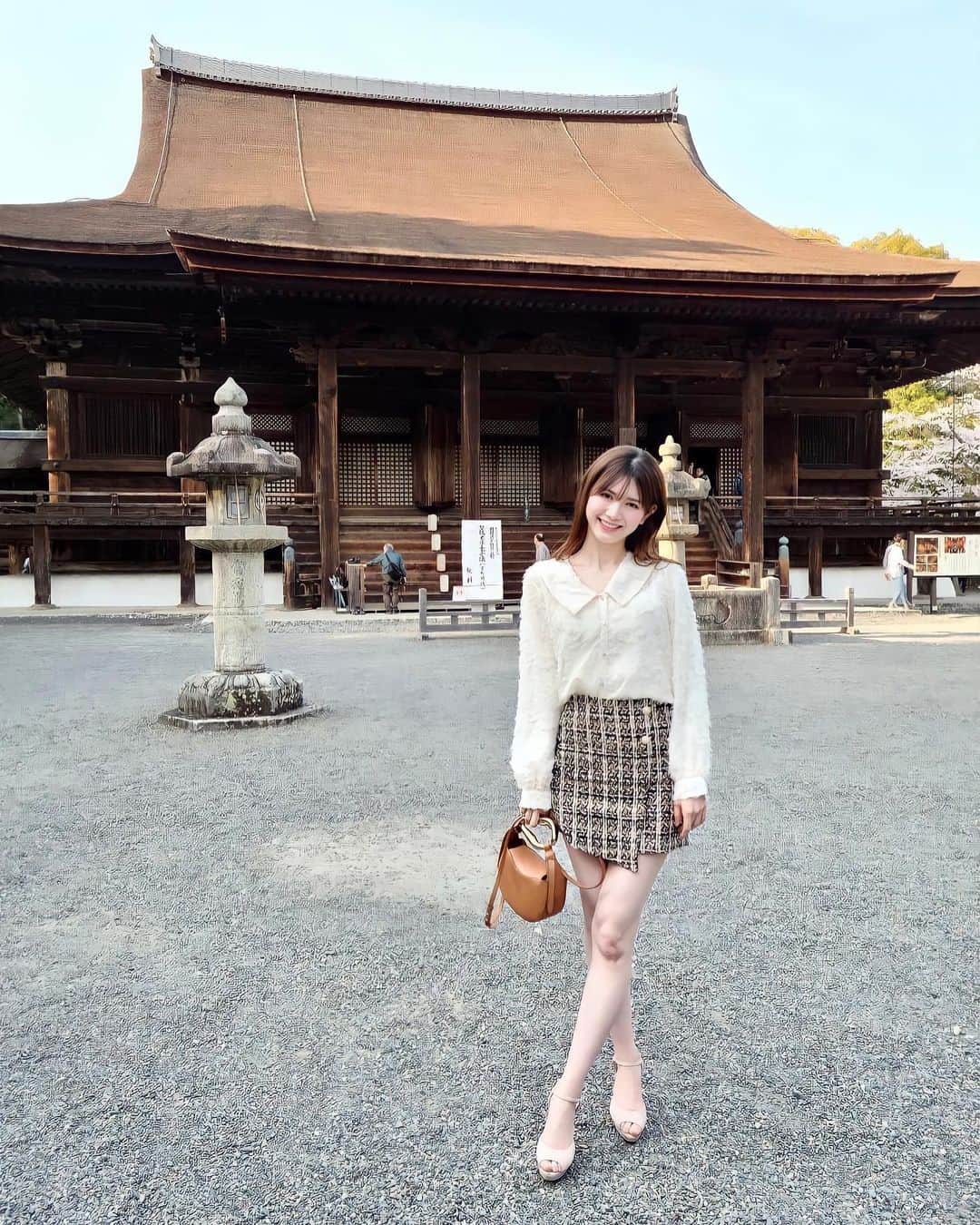 のインスタグラム：「😌 今日は体調悪くて1日ぐったり🥲  先日ワクチン3回目打ってから 数日間体調優れないのが続いてる😇  威力すごいなぁ、、  免疫しっかりついた証拠ということで☝🏻  .  #三井寺#滋賀旅行#滋賀観光#滋賀 #大津 #大津市 #滋賀ドライブ#美脚#美脚モデル#生足#素足#attrangs #attrangsjapan #アットランス#shoplist#ショップリスト#韓国服#韓国ファッションコーデ#韓国ファッション通販 #韓国服通販 #japanesemodel #japanesegirl #japanesegirls #asiangirls #asianmodel #asianbeauty #asianculture #ミニスカ#ミニスカ#モデル募集#モデル募集中」