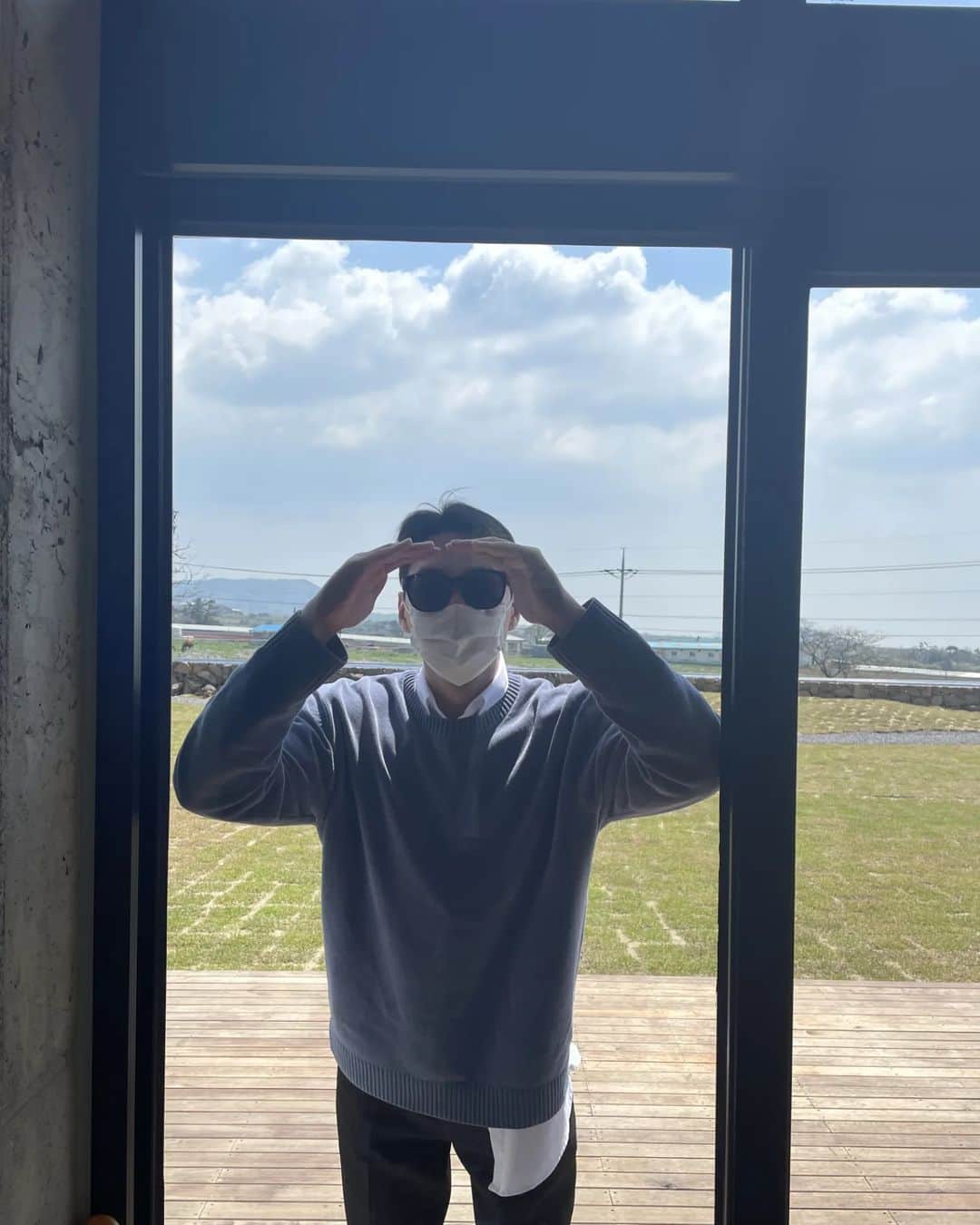 ソン・セヒョンのインスタグラム：「😎」
