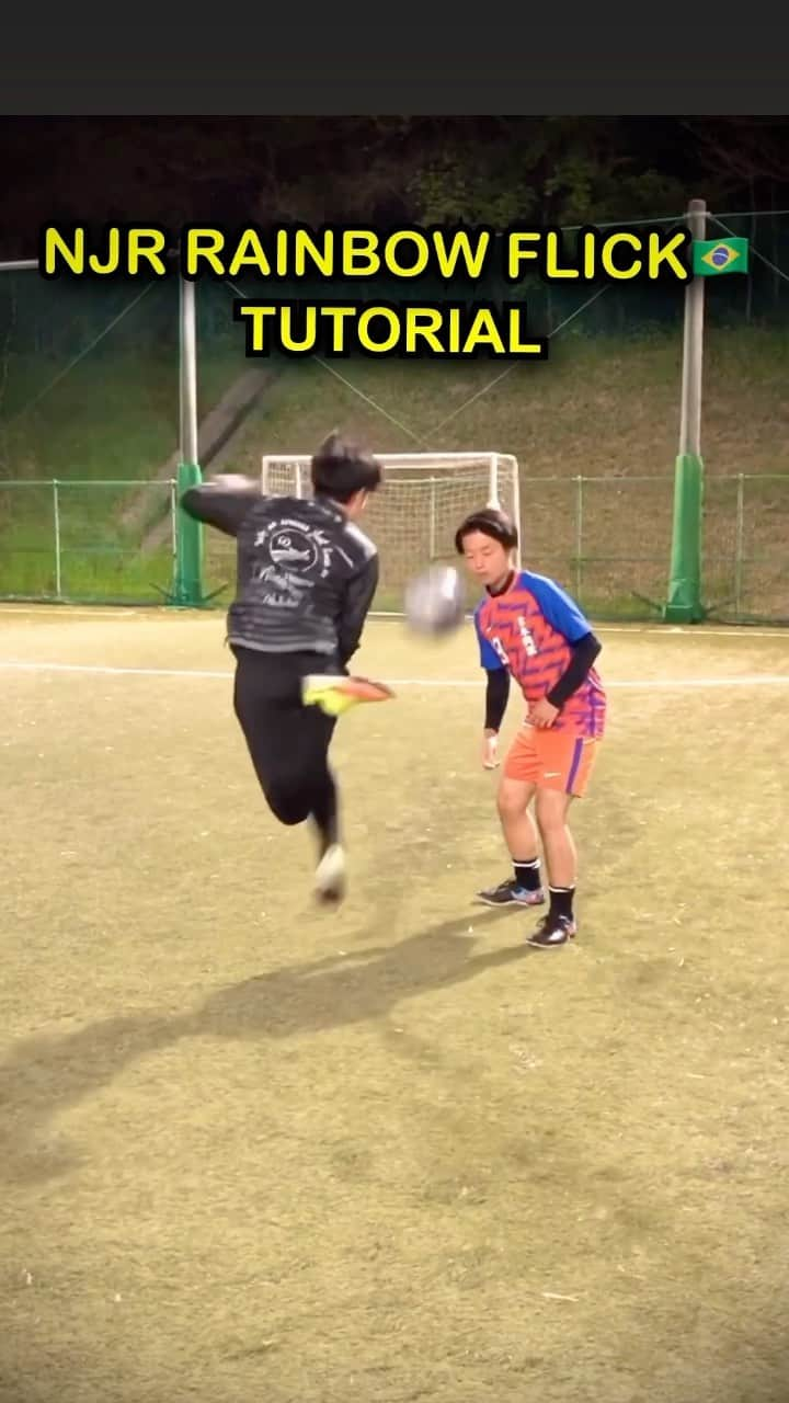 小山英機のインスタグラム：「LEARN THIS SKILL⚽️🔥 @monkoya13  #footballskills #soccerskills #soccer #fútbol #偽REGATEドリブル塾 #サッカー #フットサル」