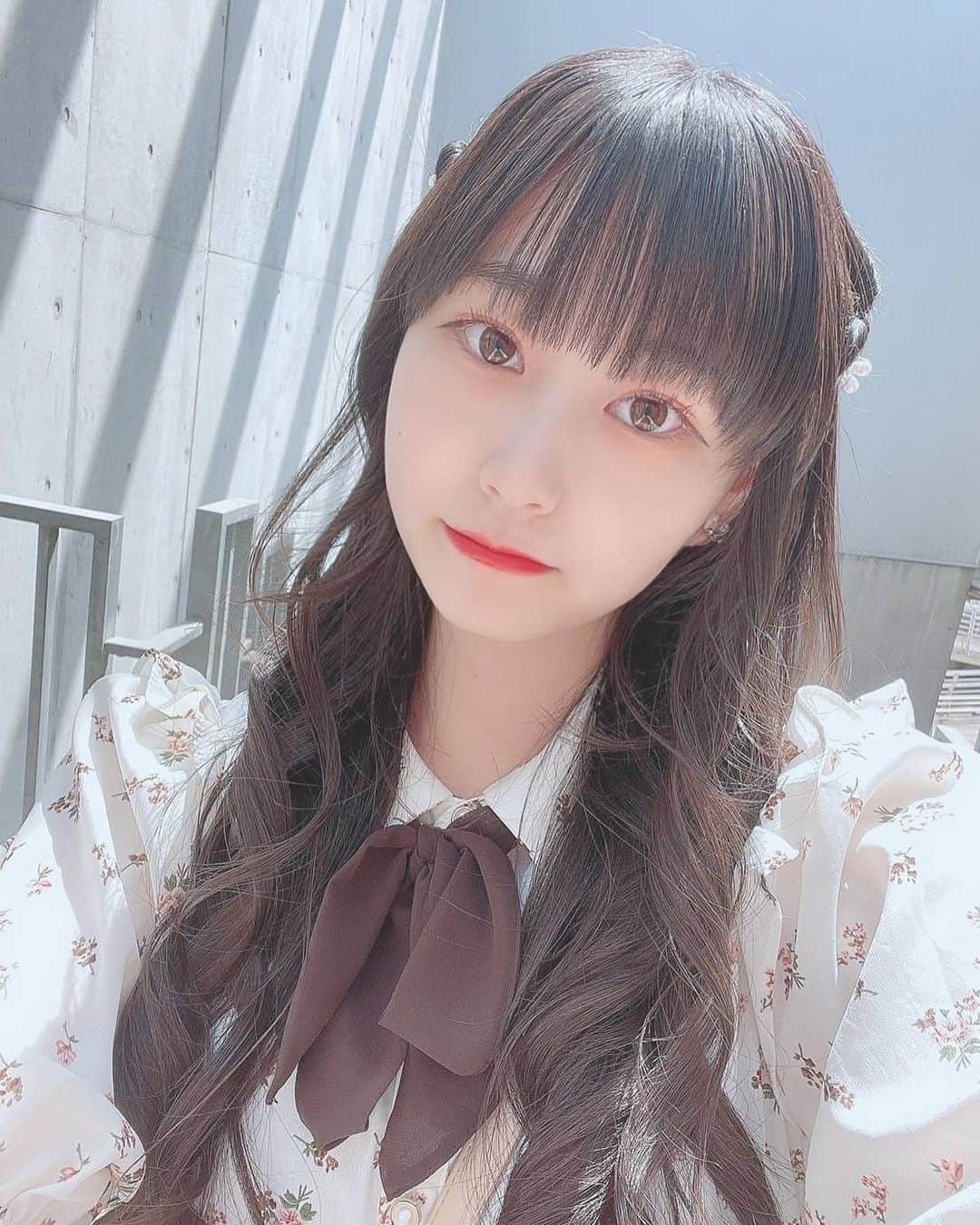 雨宮鈴奈さんのインスタグラム写真 - (雨宮鈴奈Instagram)「撮影会すっごく楽しかったです( *´꒳`* )💕  野外撮影は初めてですっごく 新鮮でした＼(　´ω`　)／  写真も沢山撮ってくれて 嬉しかったです(*^^*)！  花柄ワンピ🌷水色ワンピ💎 どっちがいいですかねぇ🫣💭 コメントしてネ(>_<)   #Instagram #idol #camera   #春コーデ  #撮影  #海  #公園  #大阪  #アイドル  #スリジエ #スリジエWEST   #雨宮鈴奈 #いいね  #フォロー  #jk  #jk2」4月16日 19時51分 - amemiya_suzuna